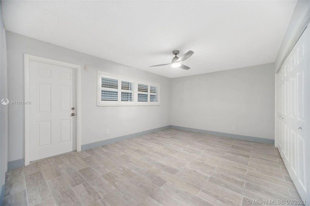 2500 NE 9th St 105