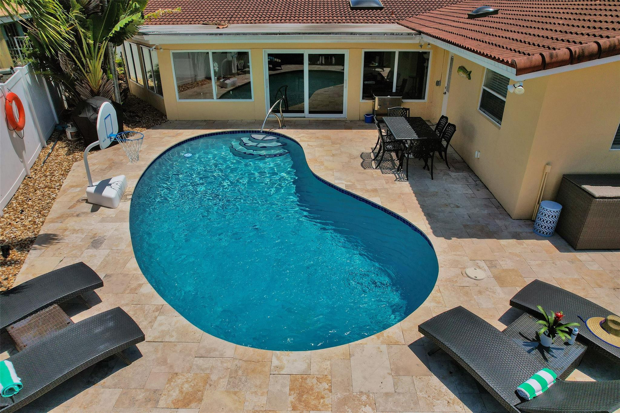2051 CORAL REEF DR