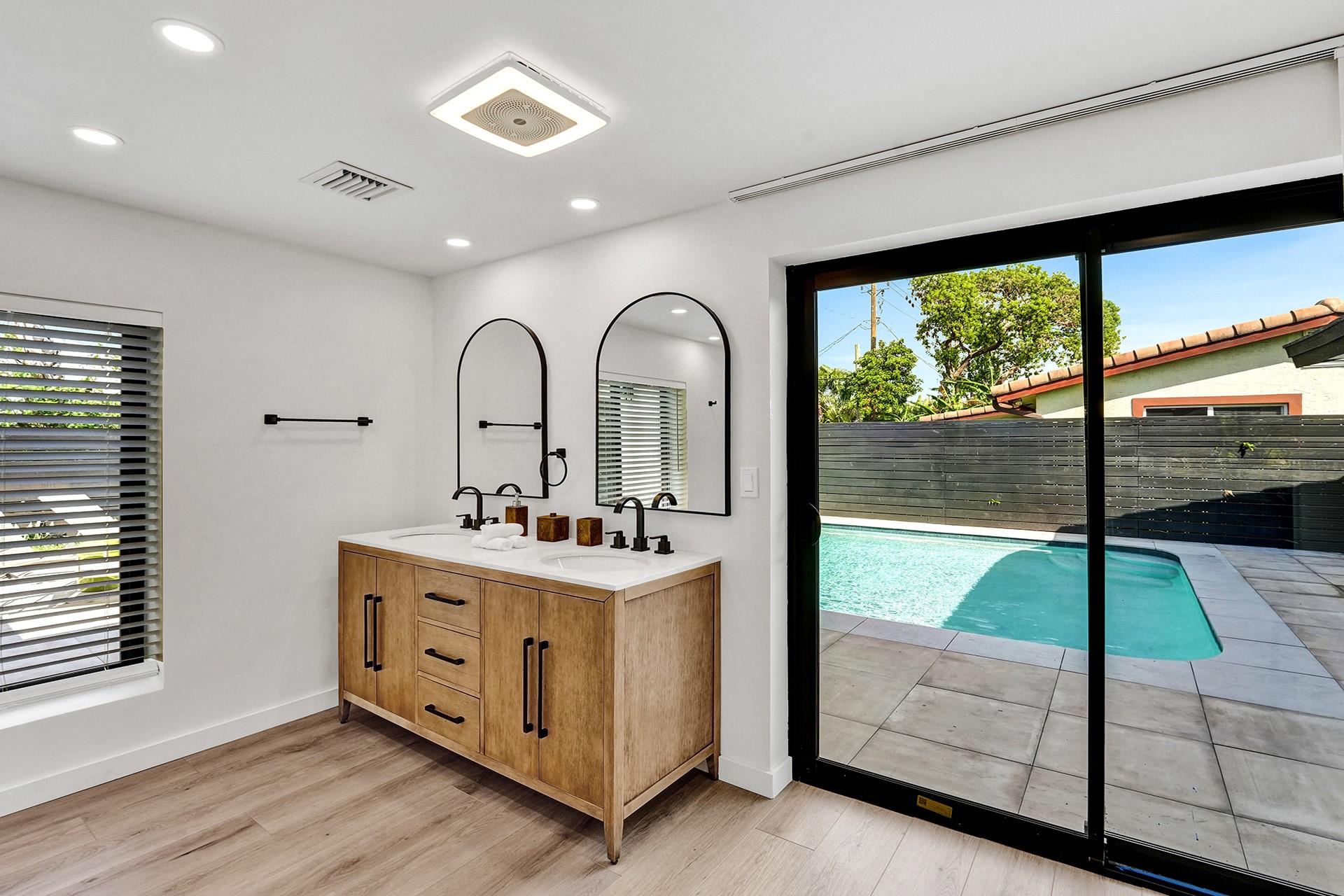 5501 NE 18th Ter