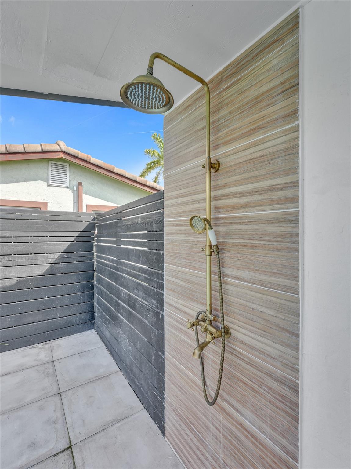 5501 NE 18th Ter