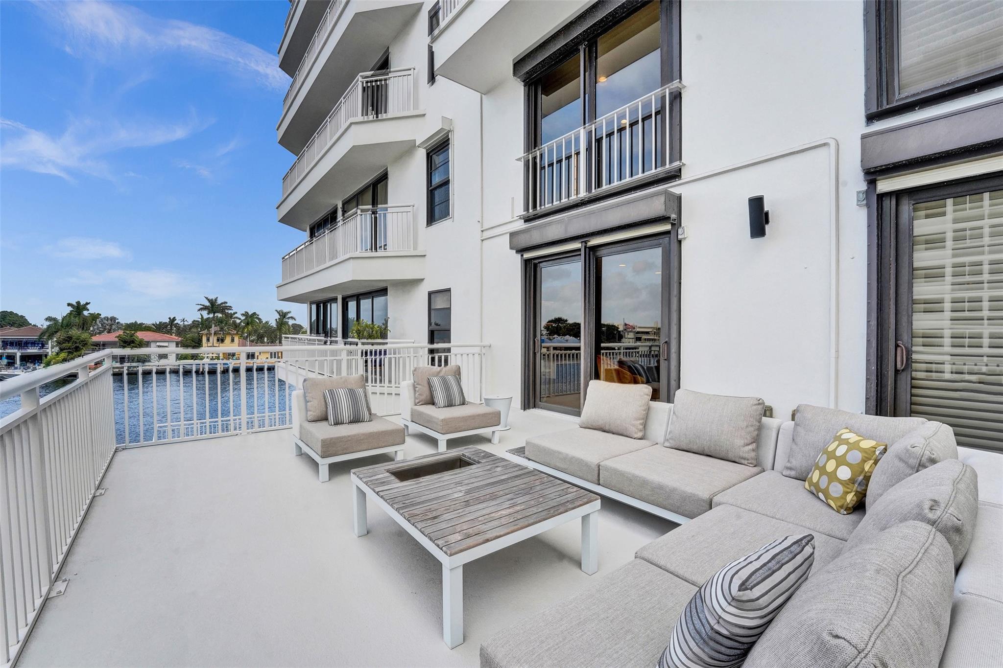 3100 NE 48th St 311