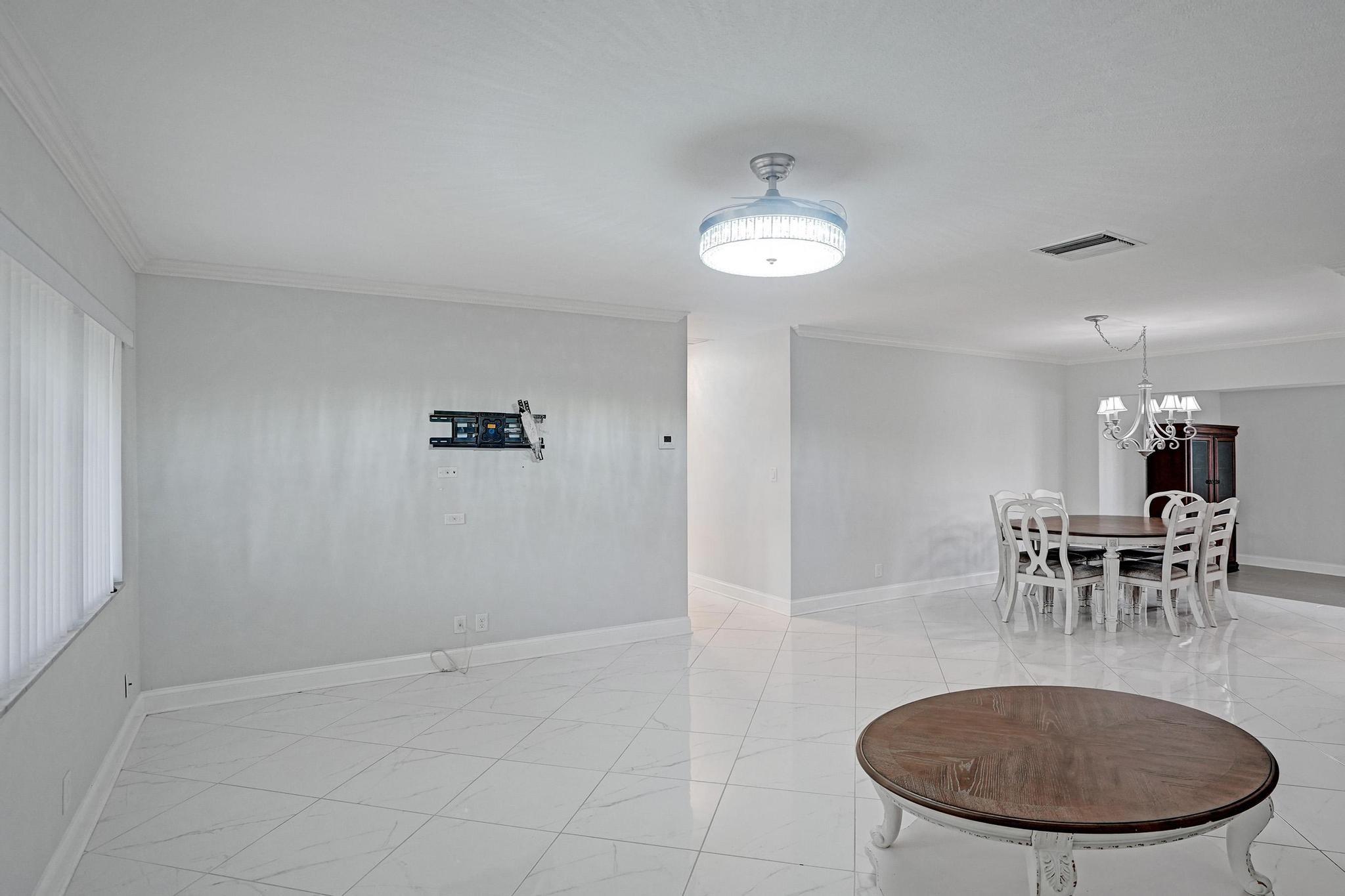1281 NW 44th St
