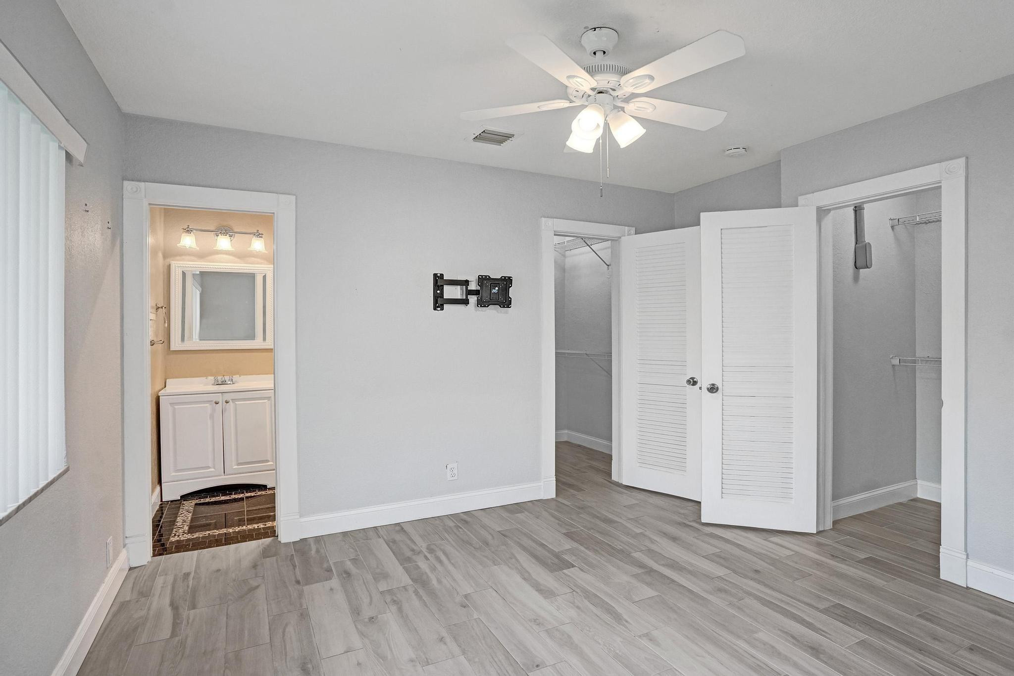 1281 NW 44th St
