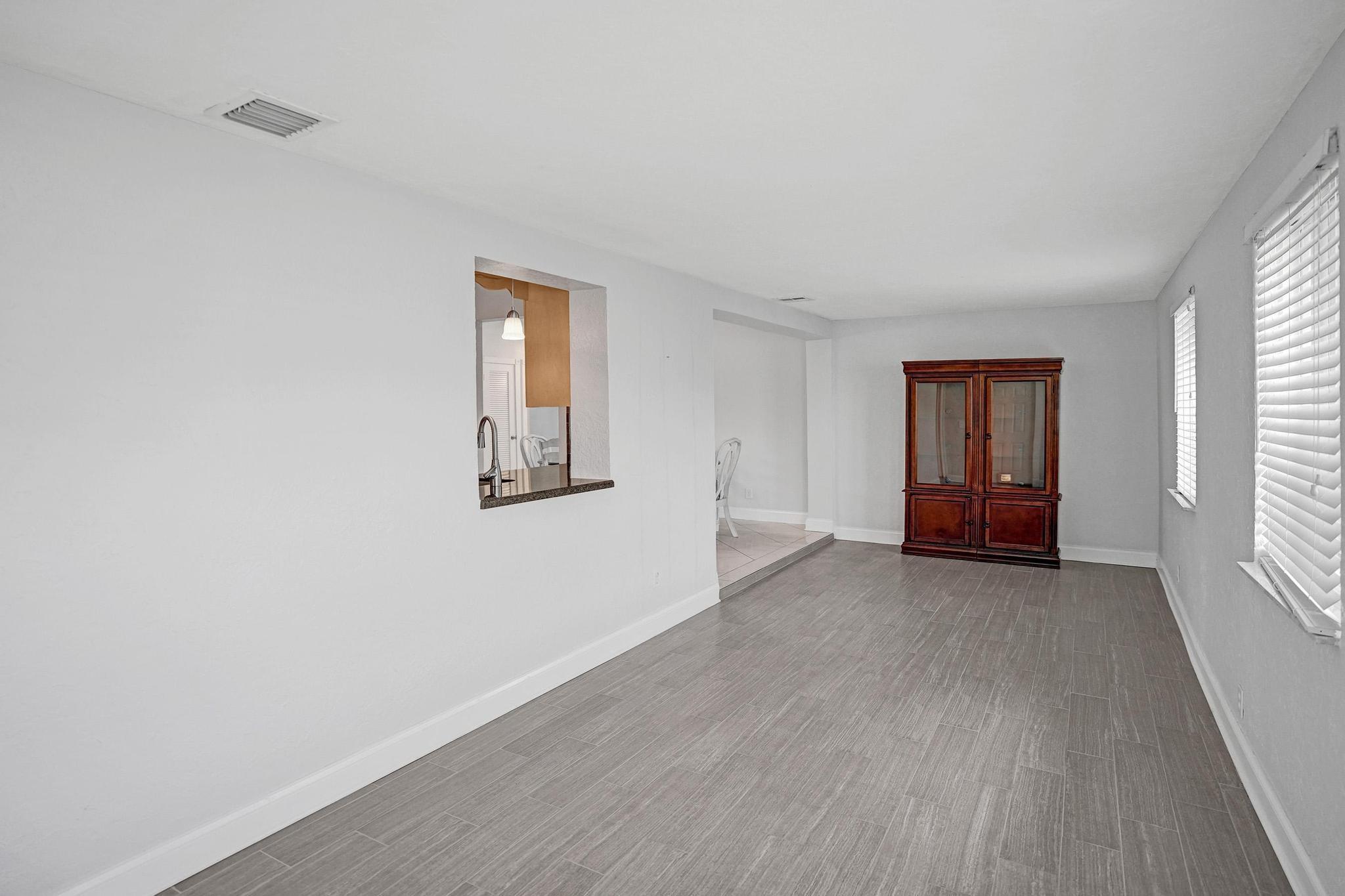 1281 NW 44th St