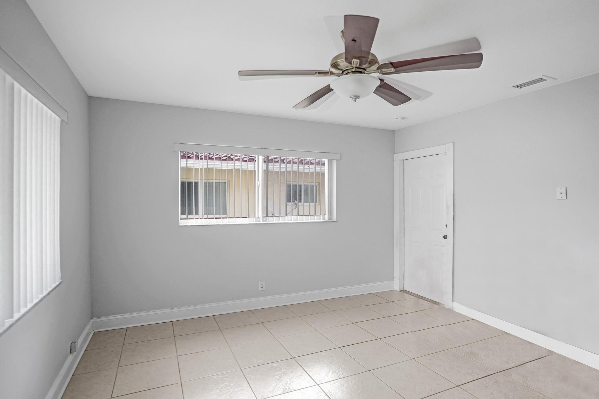 1281 NW 44th St
