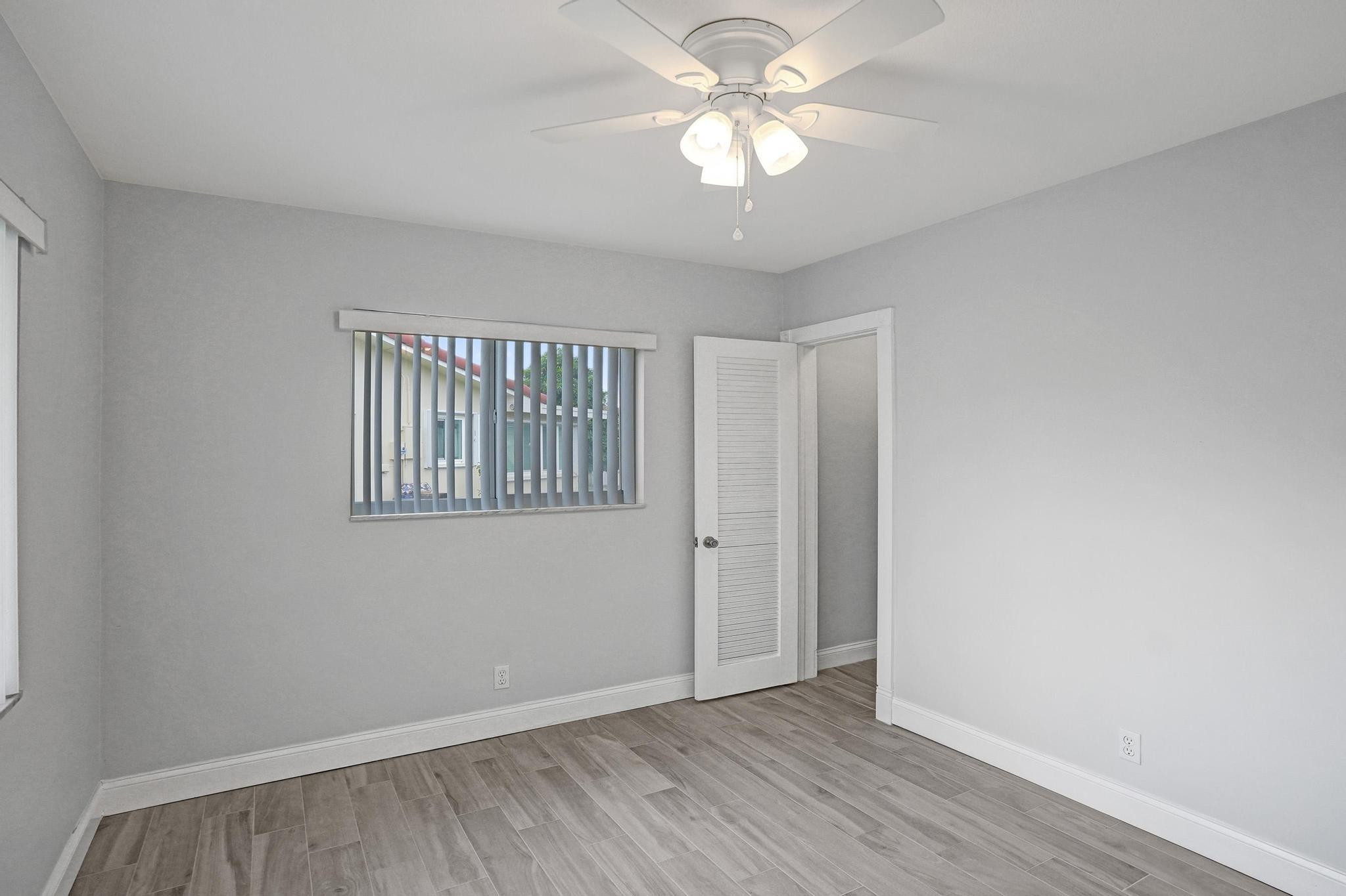 1281 NW 44th St