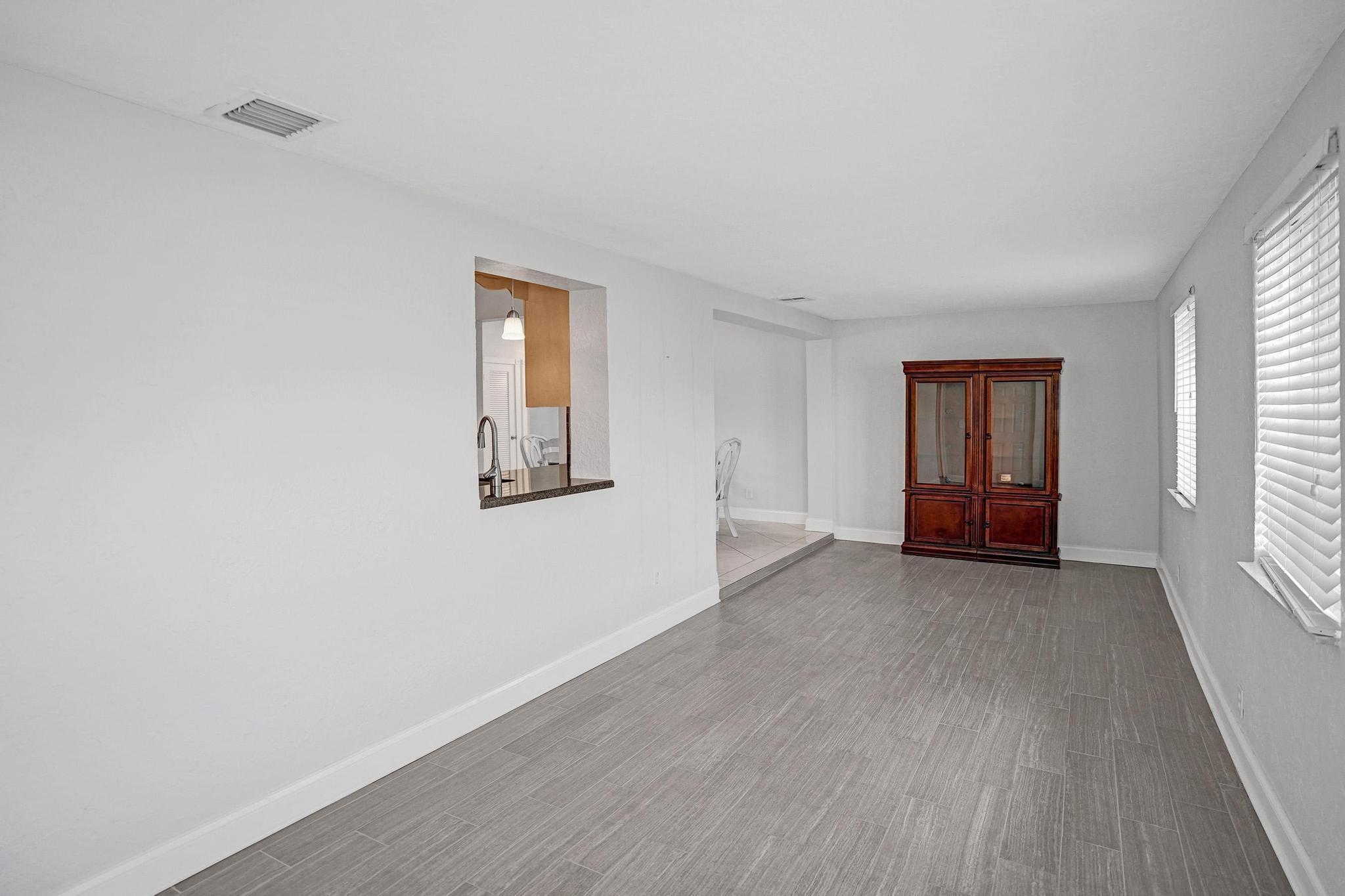 1281 NW 44th St