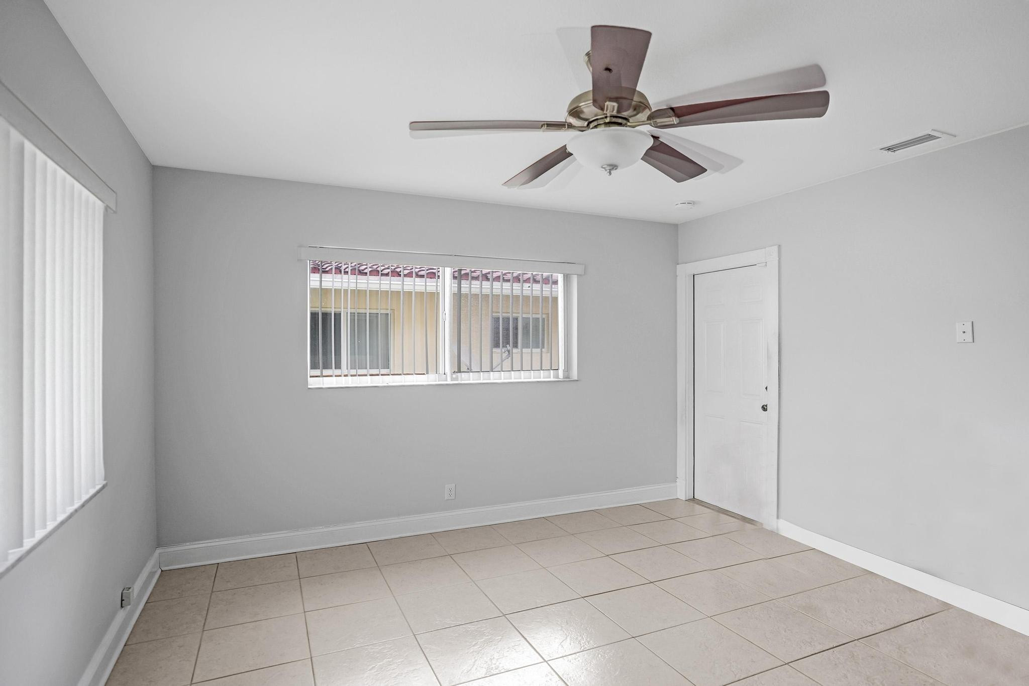 1281 NW 44th St