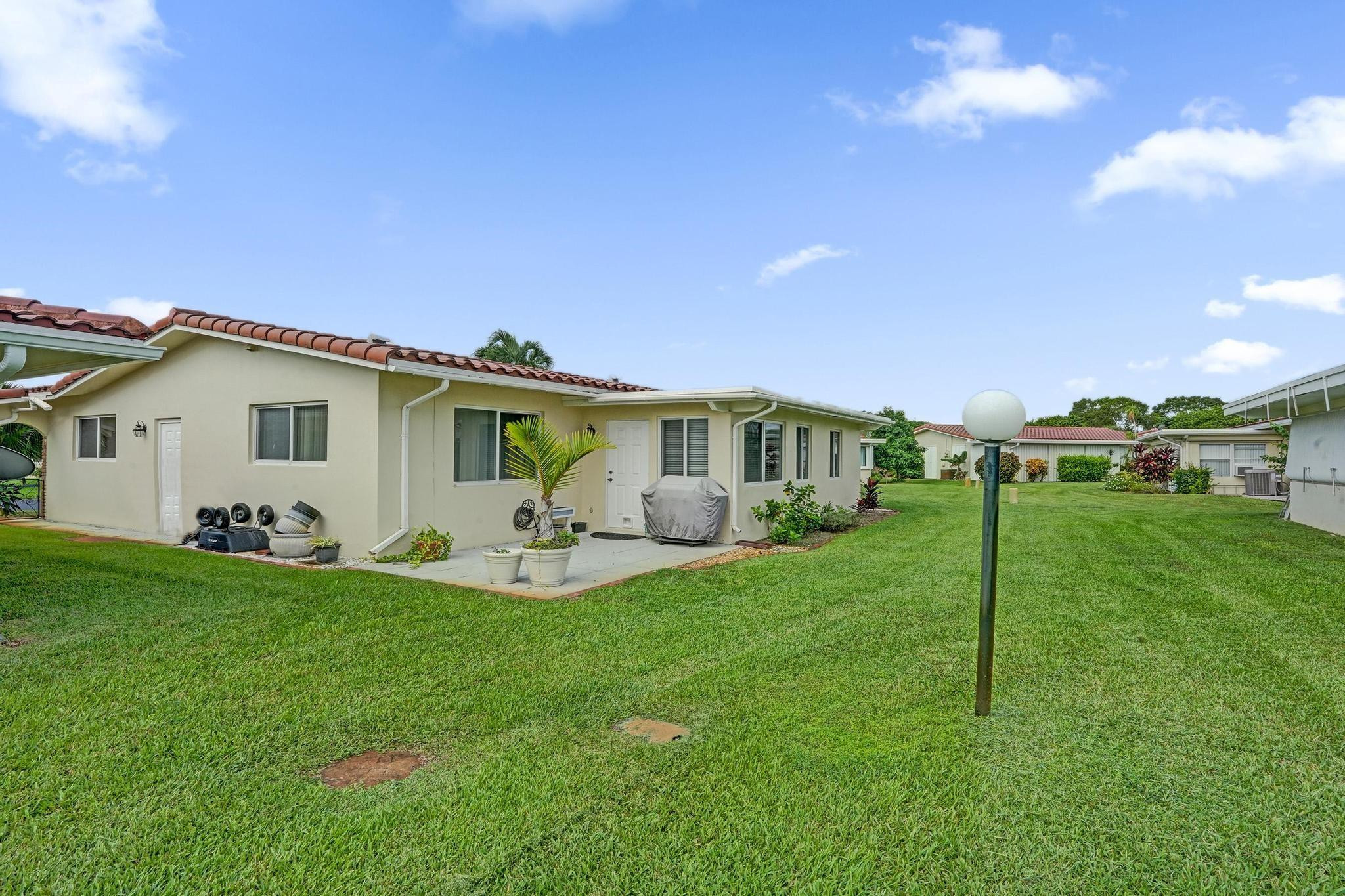1281 NW 44th St