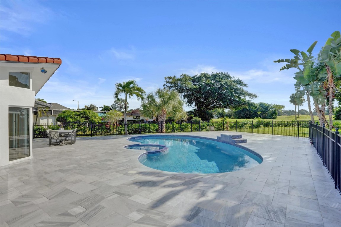 5903 Breadfruit Cir