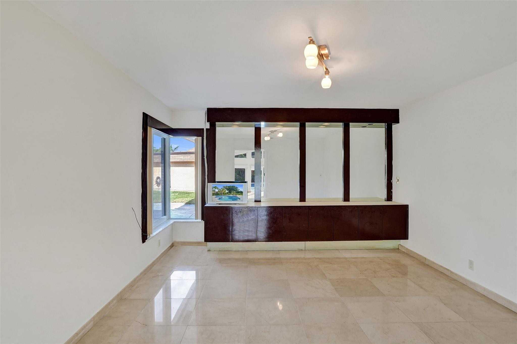 5903 Breadfruit Cir