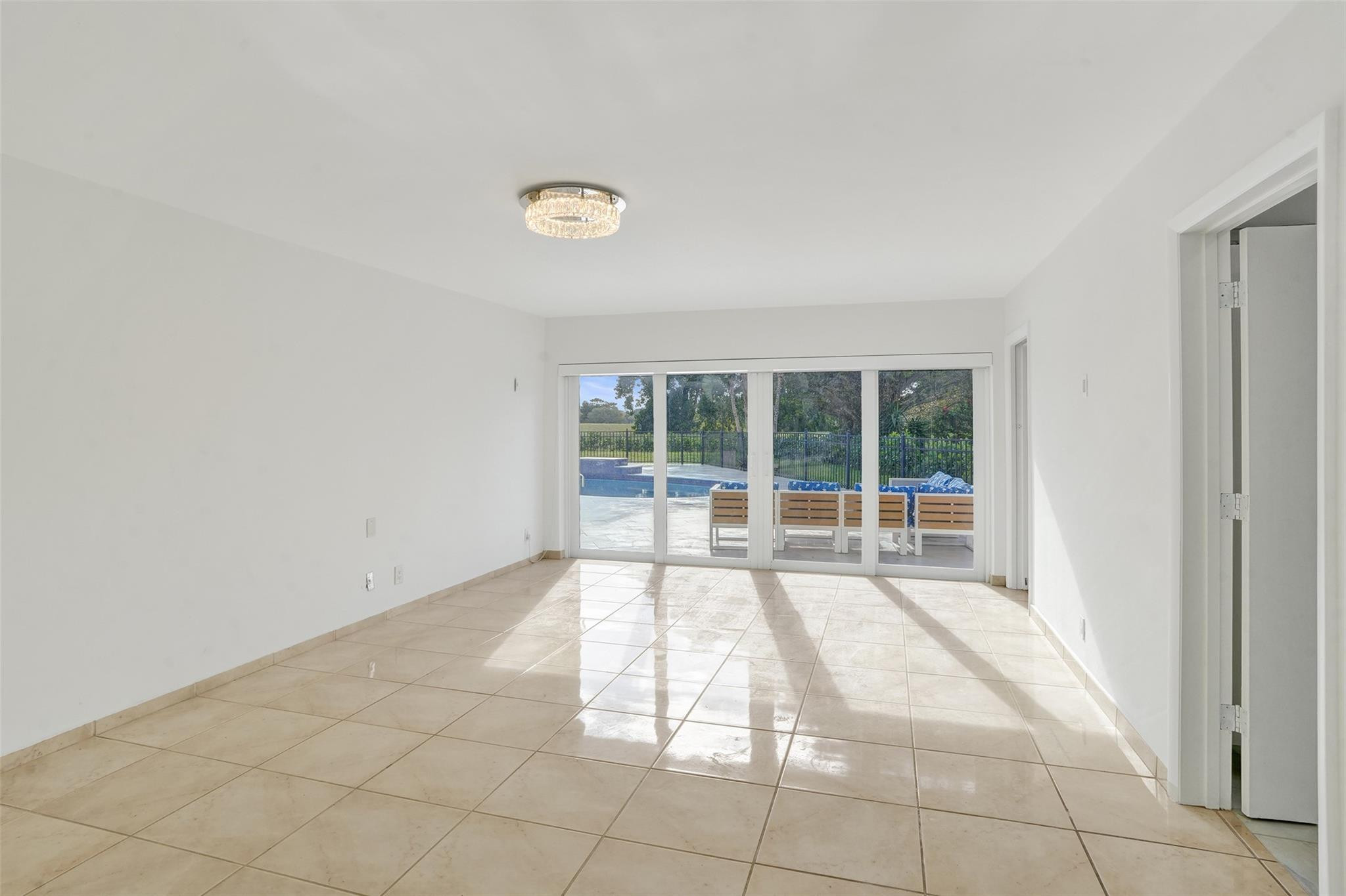 5903 Breadfruit Cir