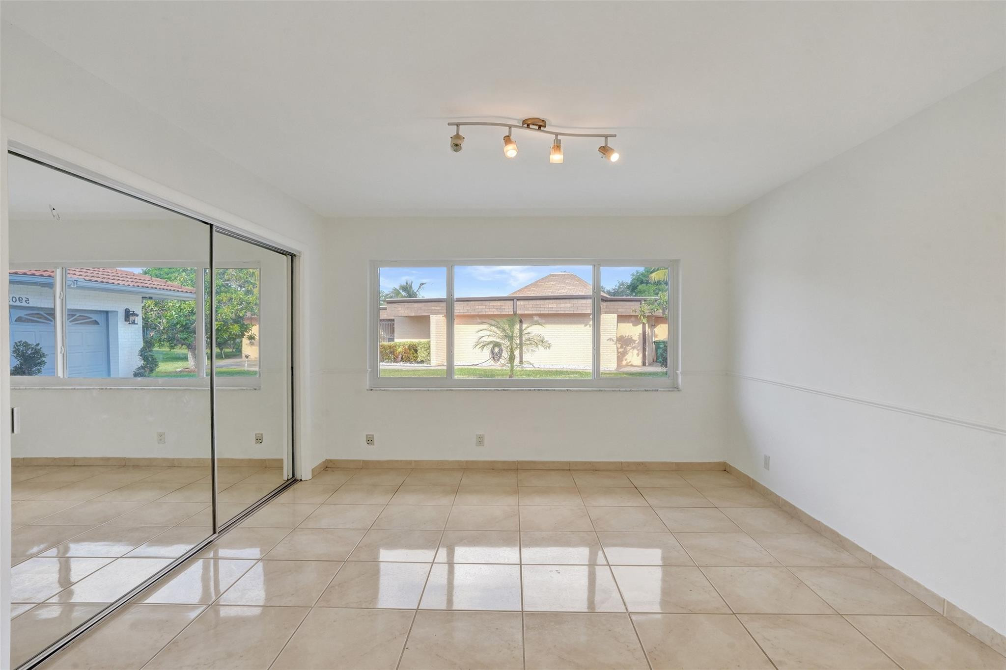 5903 Breadfruit Cir