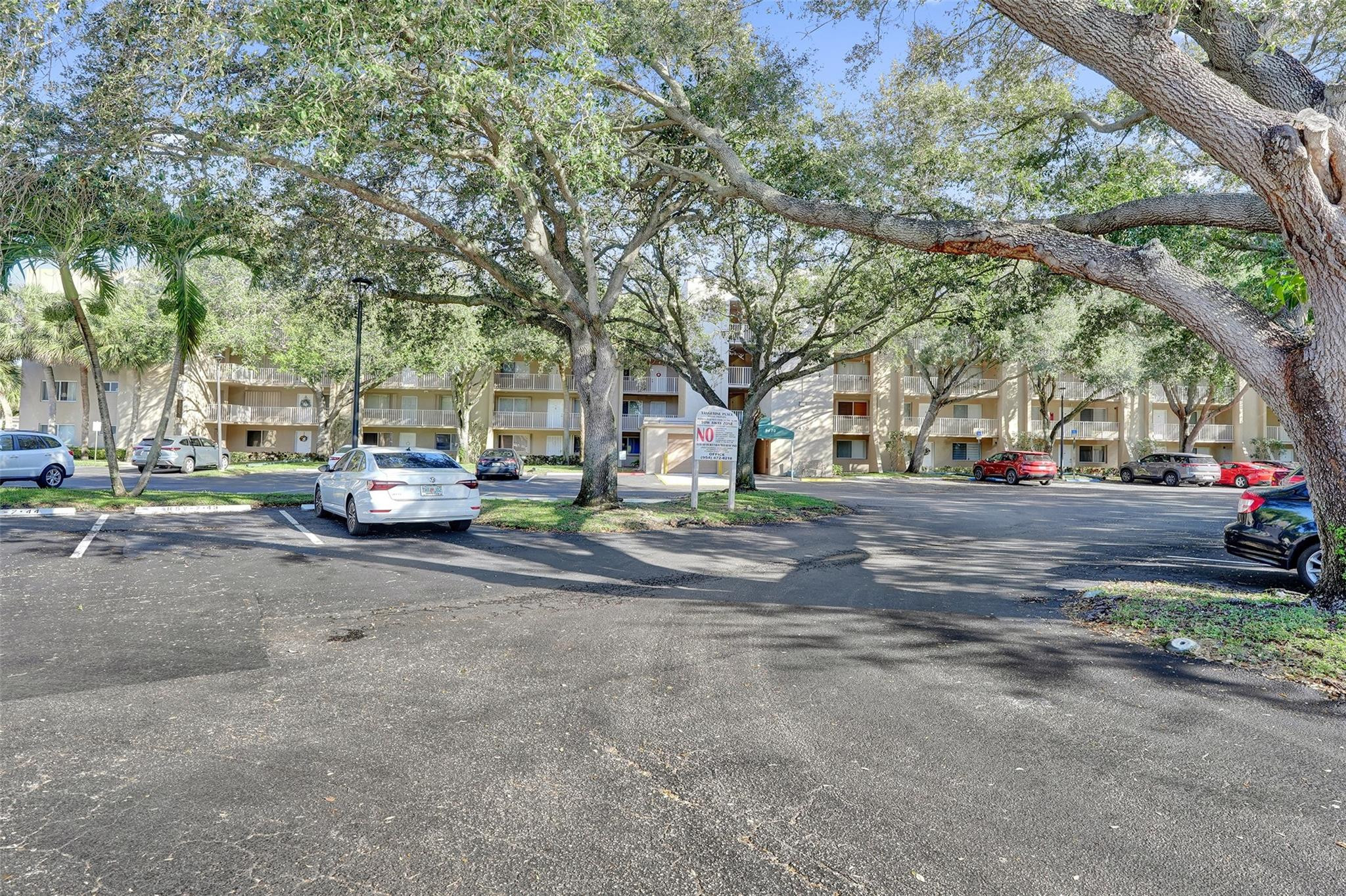 9470 Tangerine Pl 404