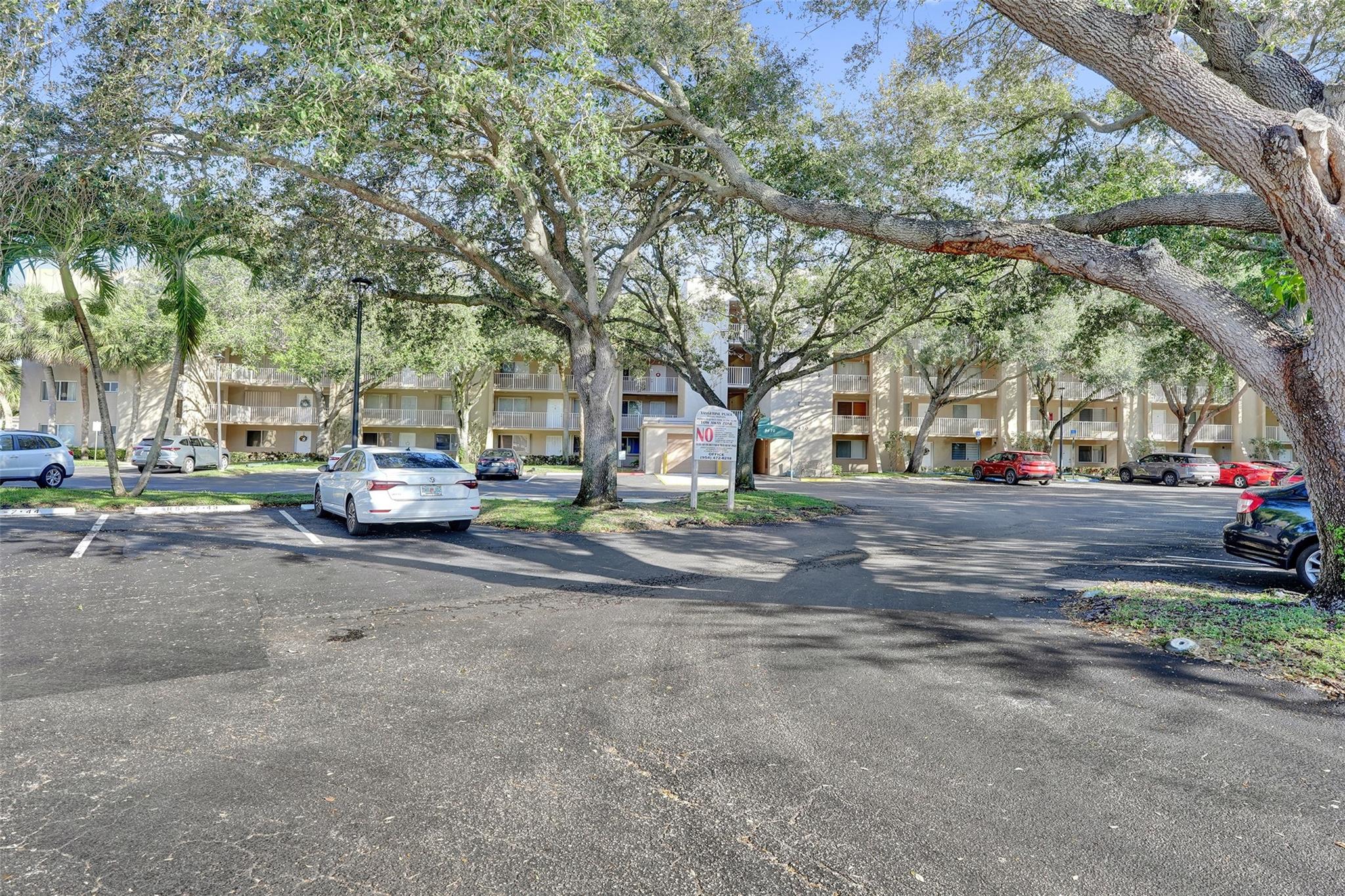 9470 Tangerine Pl 404