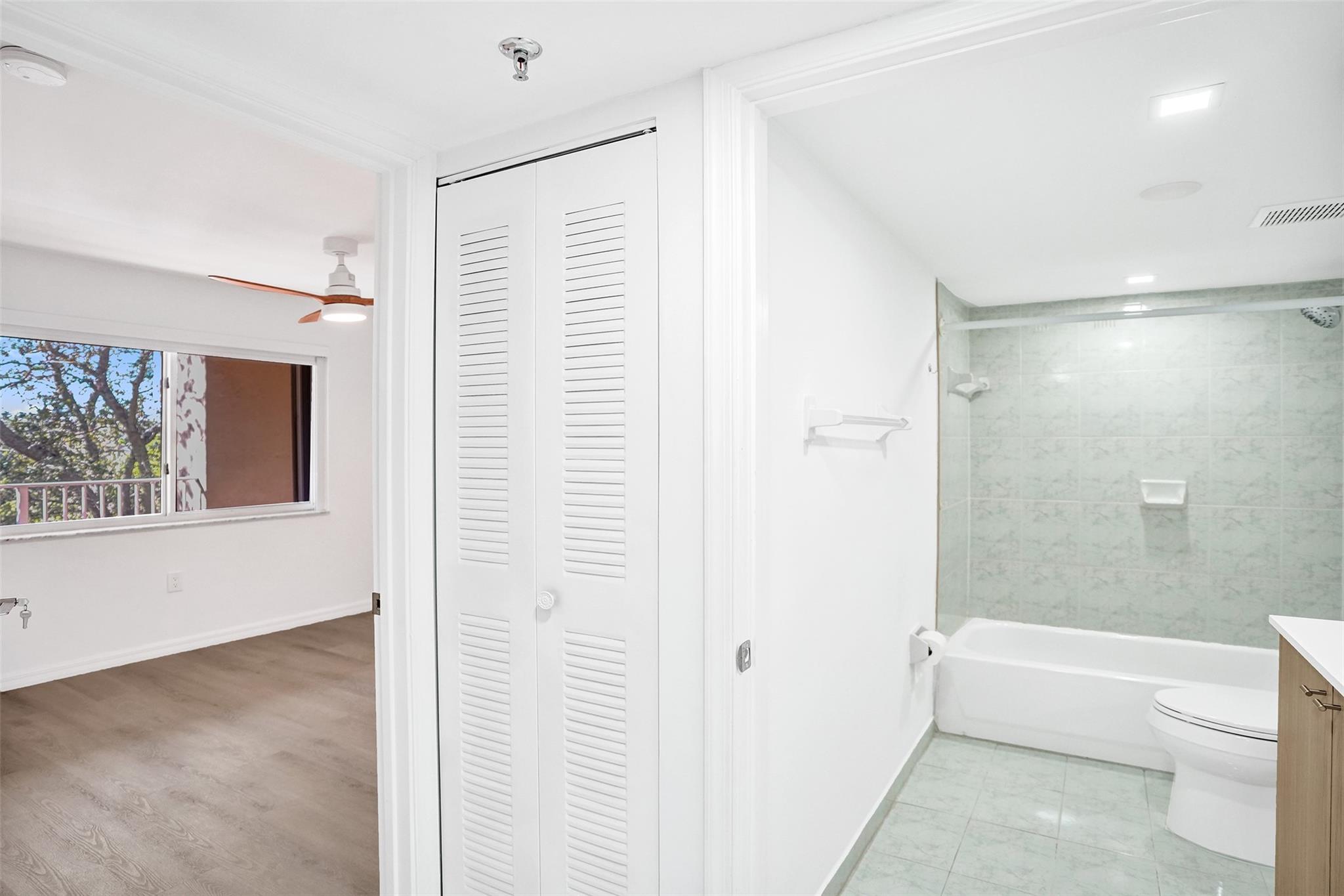 9470 Tangerine Pl 404