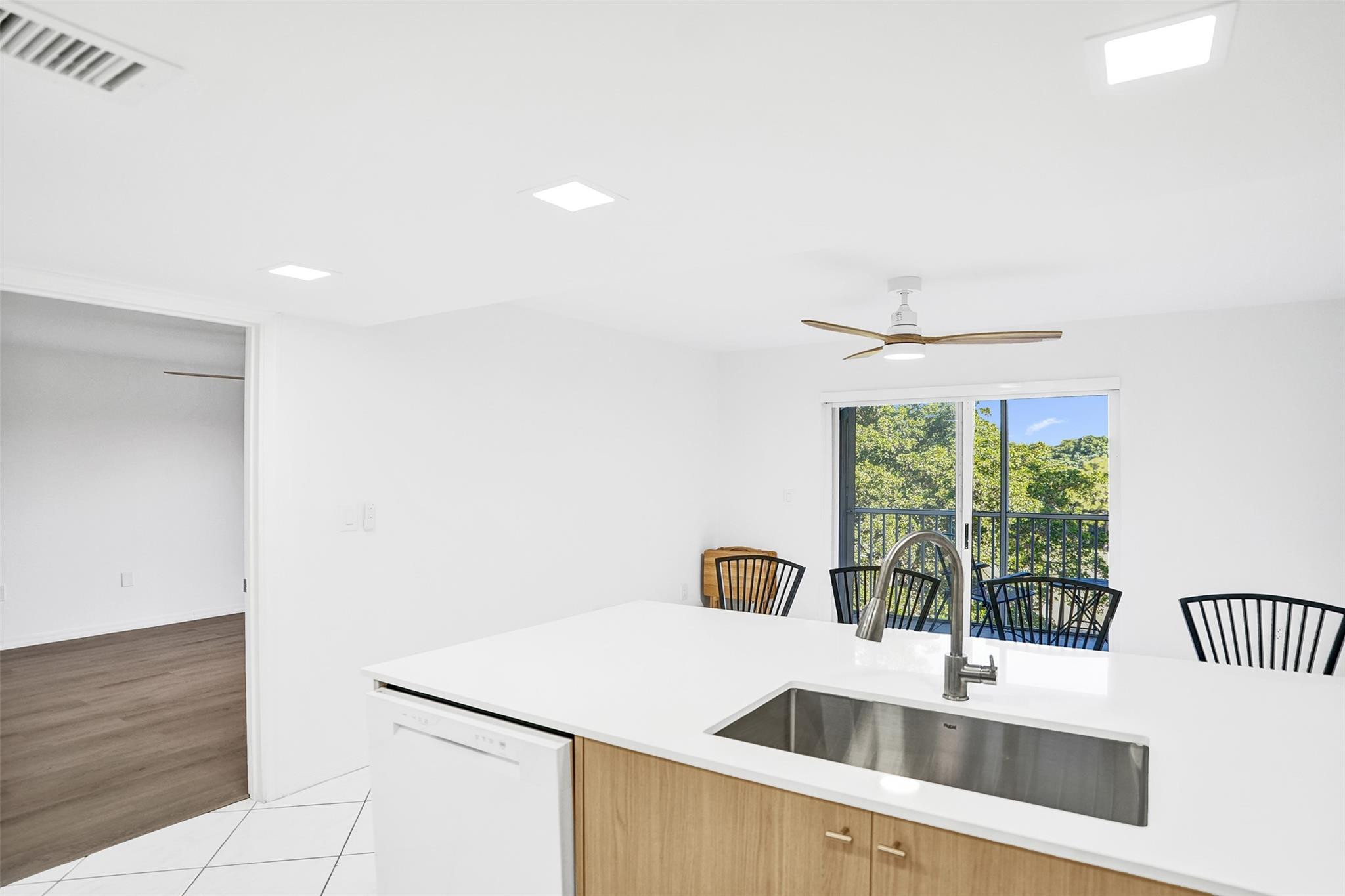 9470 Tangerine Pl 404