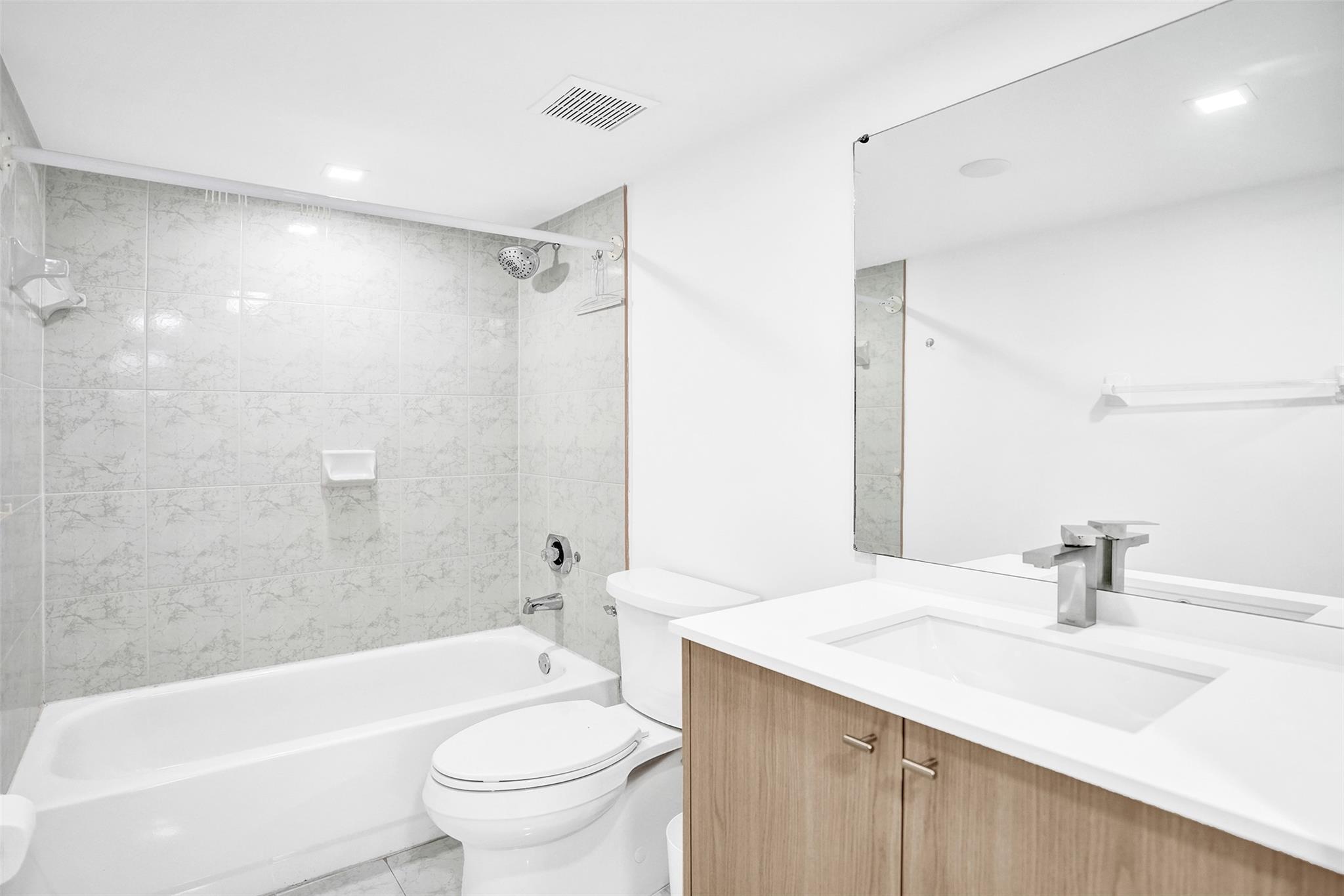 9470 Tangerine Pl 404