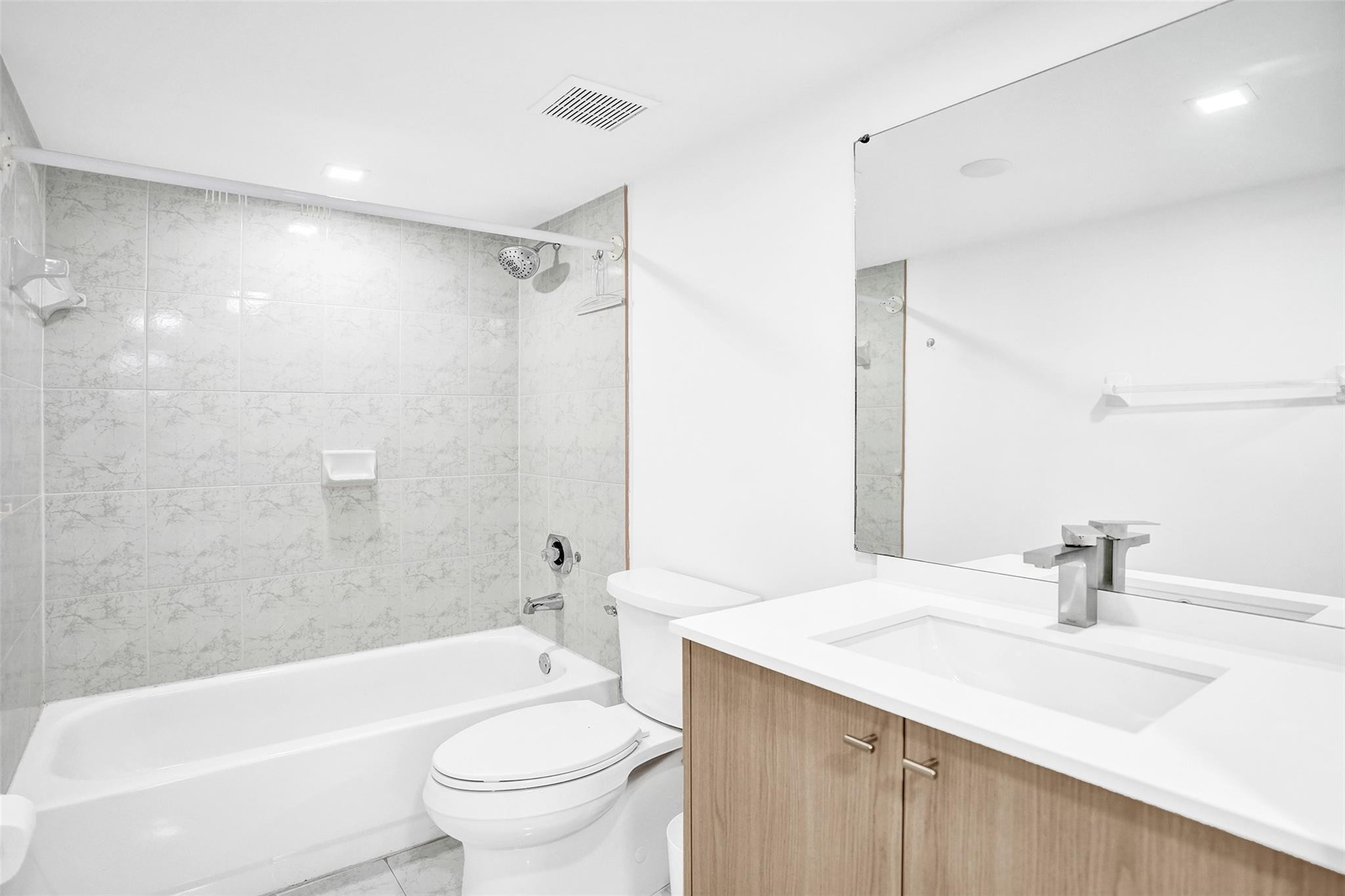 9470 Tangerine Pl 404