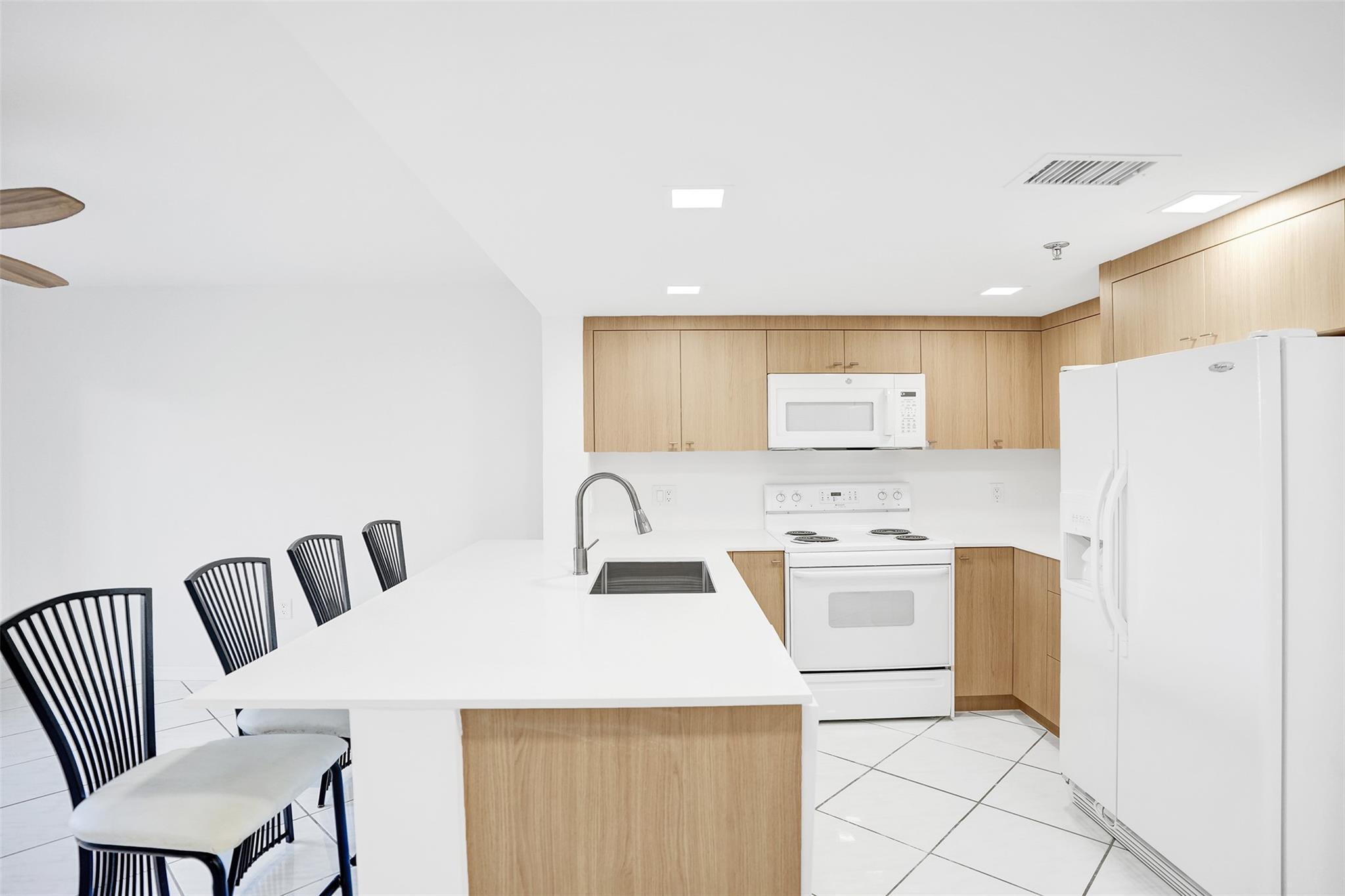 9470 Tangerine Pl 404