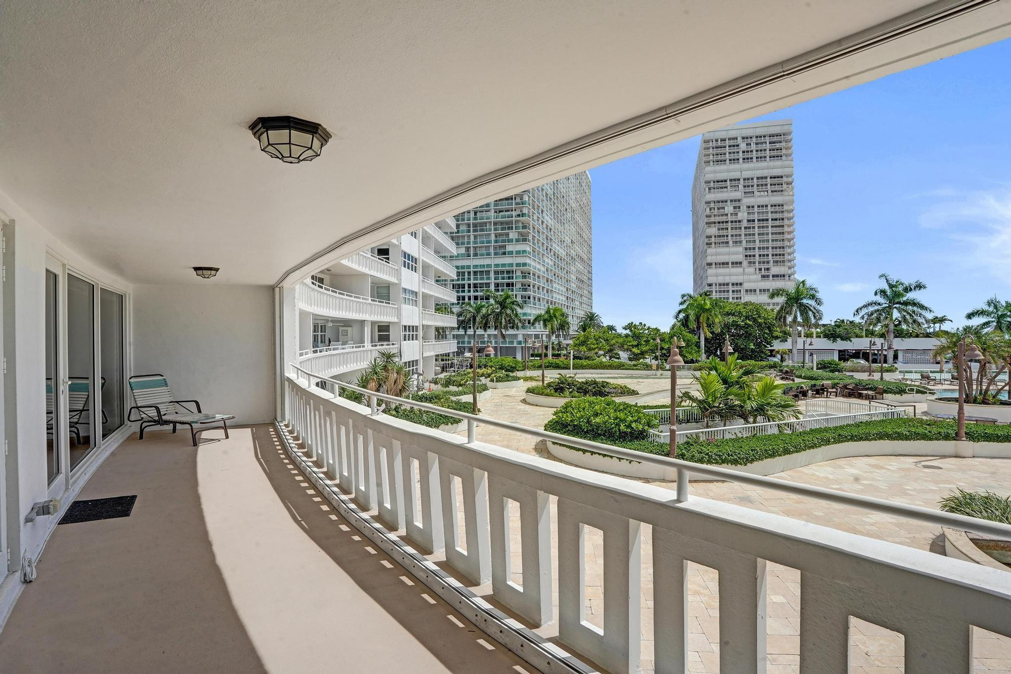 2000 S Ocean Drive 305