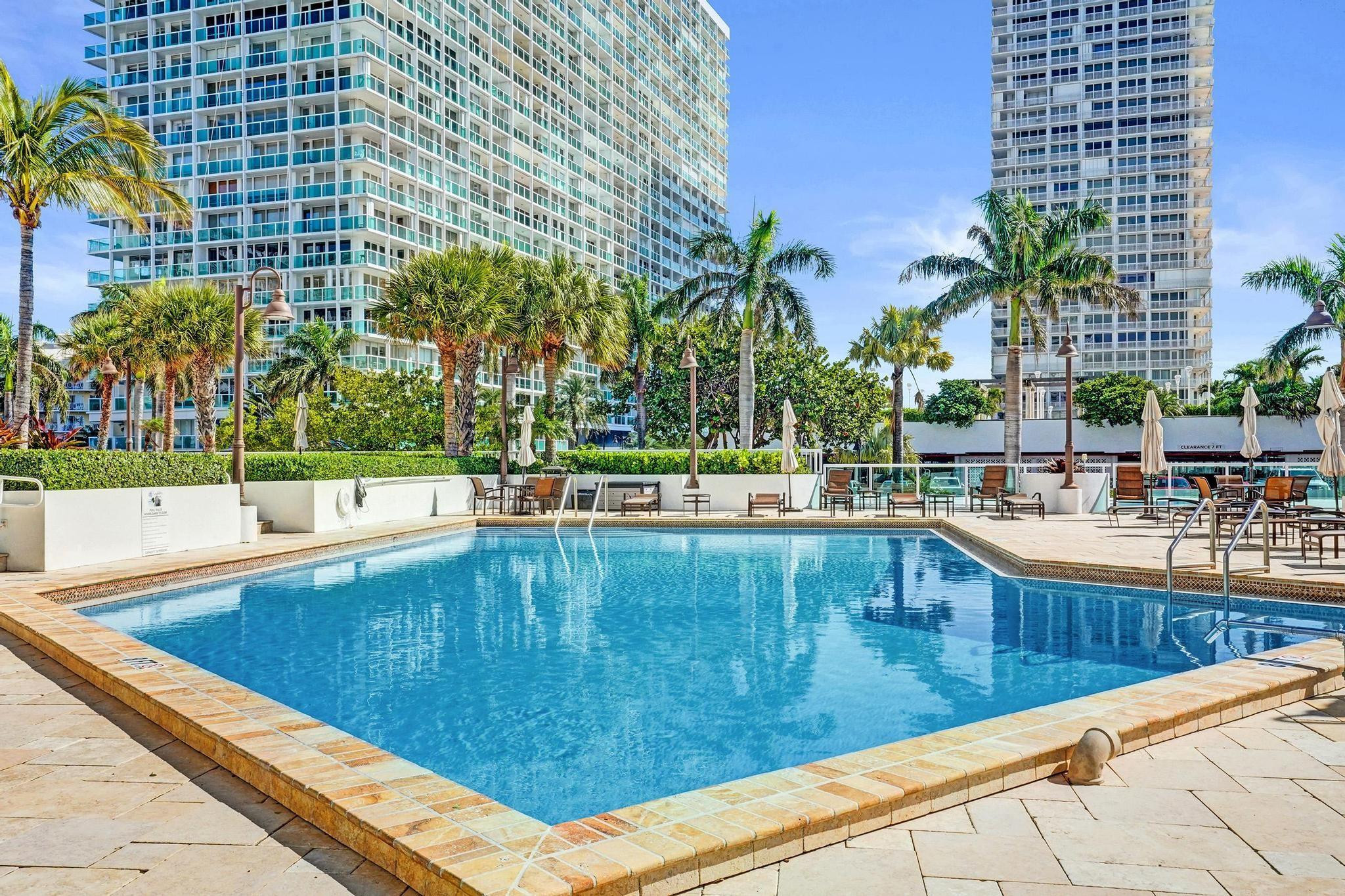 2000 S Ocean Drive 305