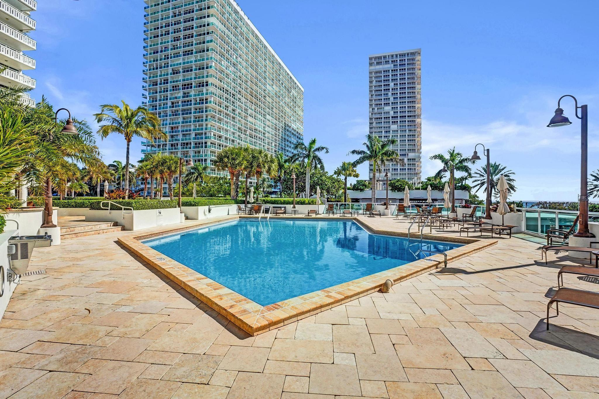 2000 S Ocean Drive 305