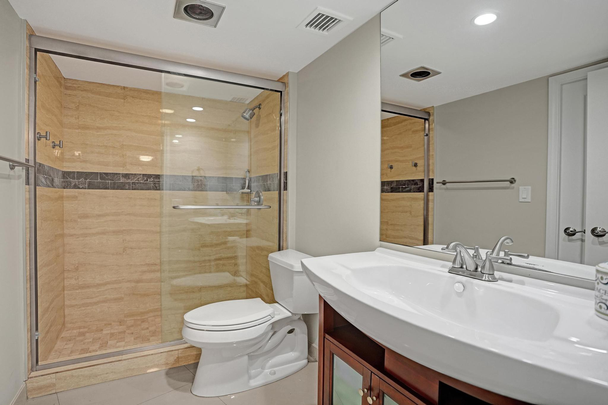 2000 S Ocean Drive 305