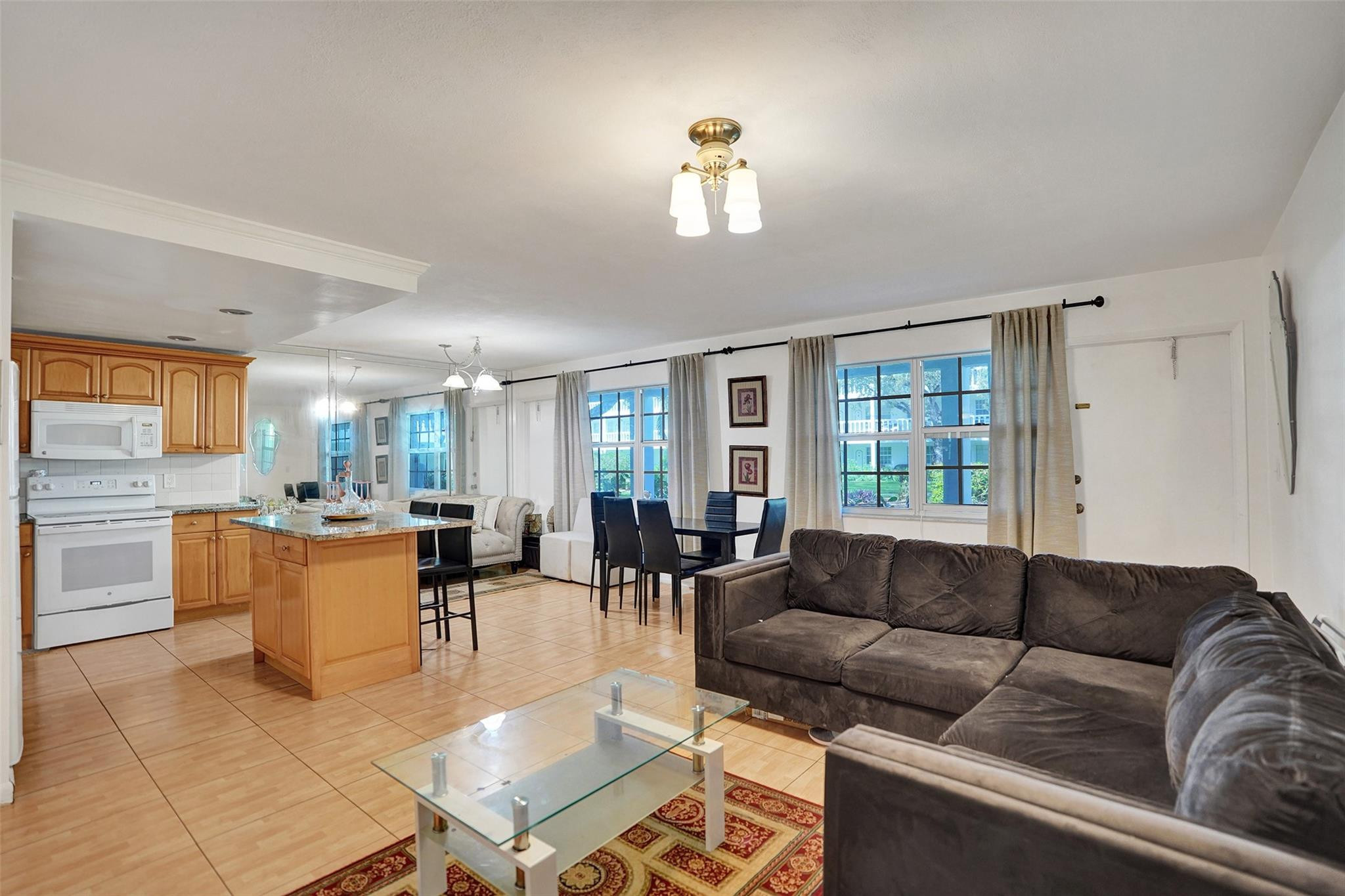 5208 NE 24th Terrace F118