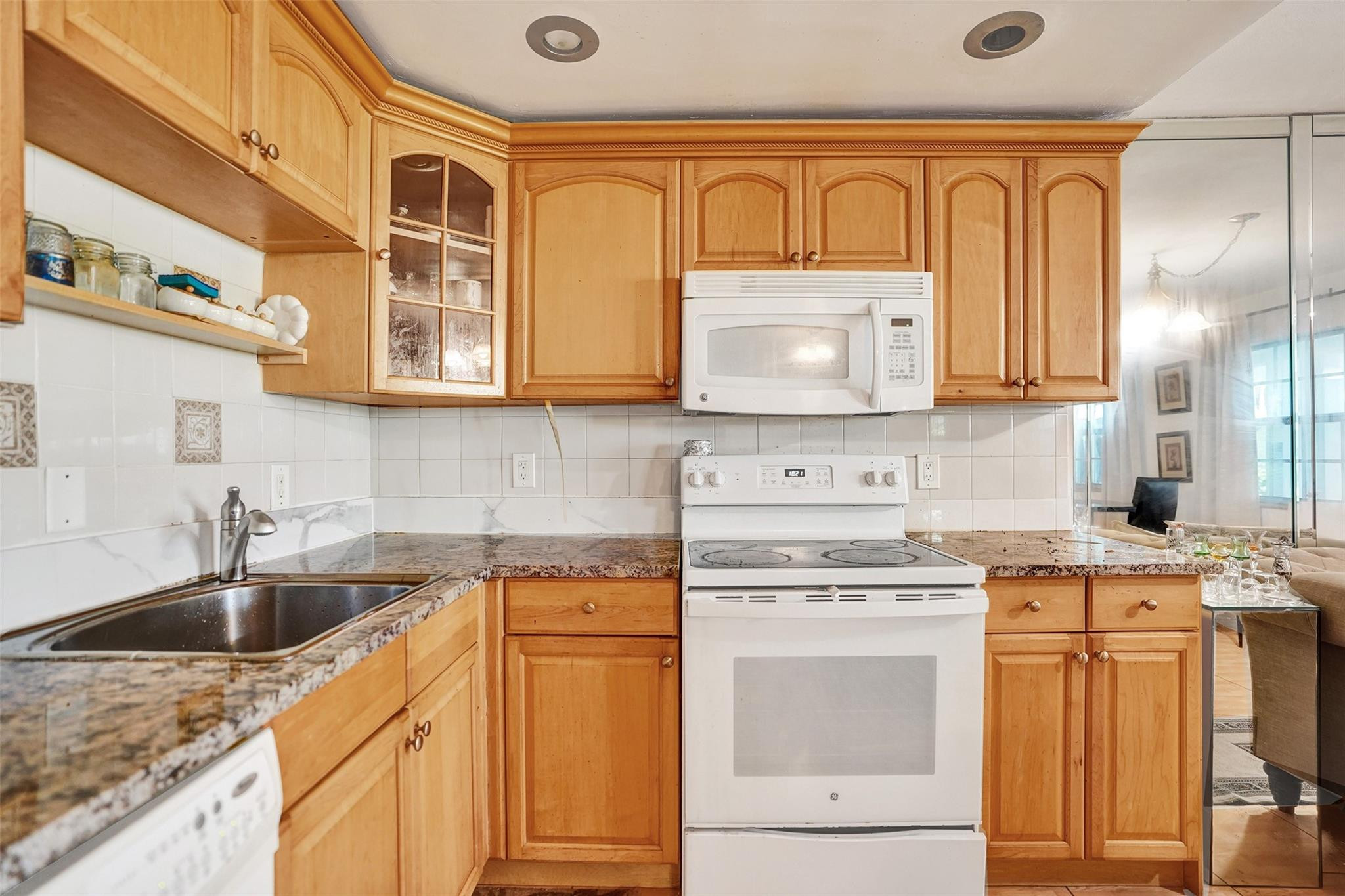 5208 NE 24th Terrace F118