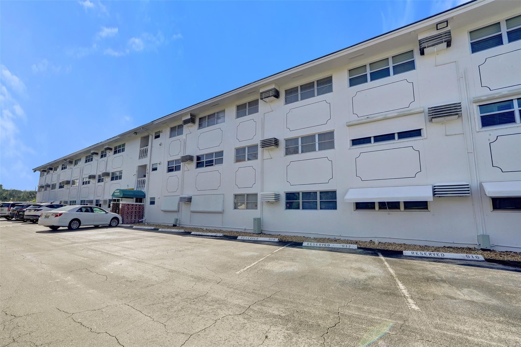 5208 NE 24th Terrace F118