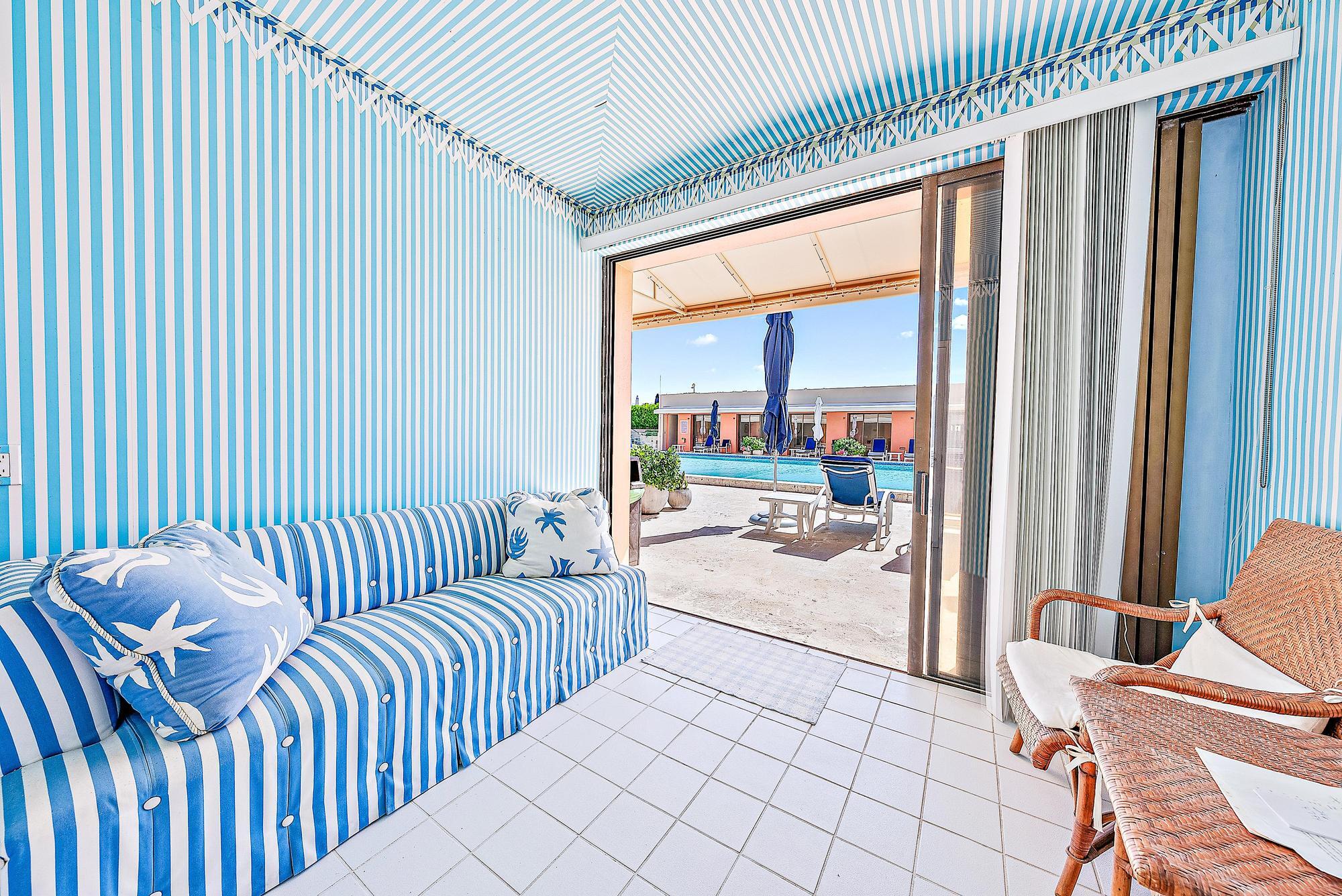 2 N Breakers Row N21