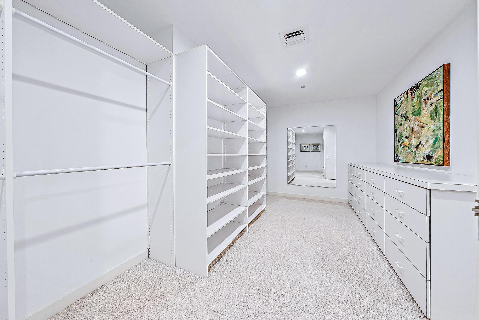 2 N Breakers Row N21