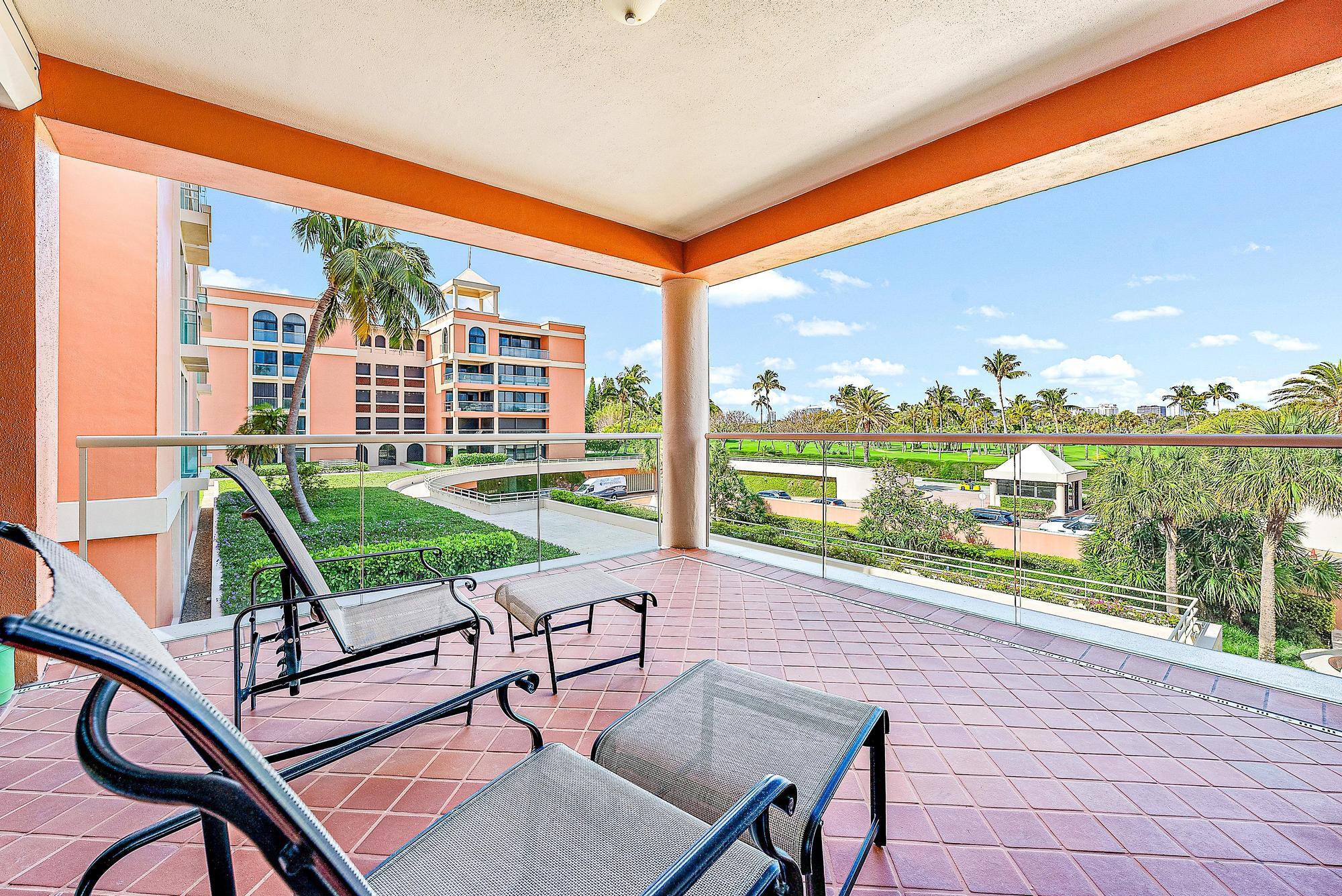 2 N Breakers Row N21