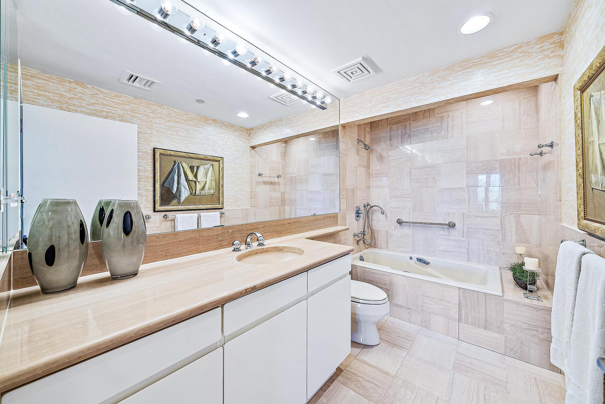 2 N Breakers Row N21