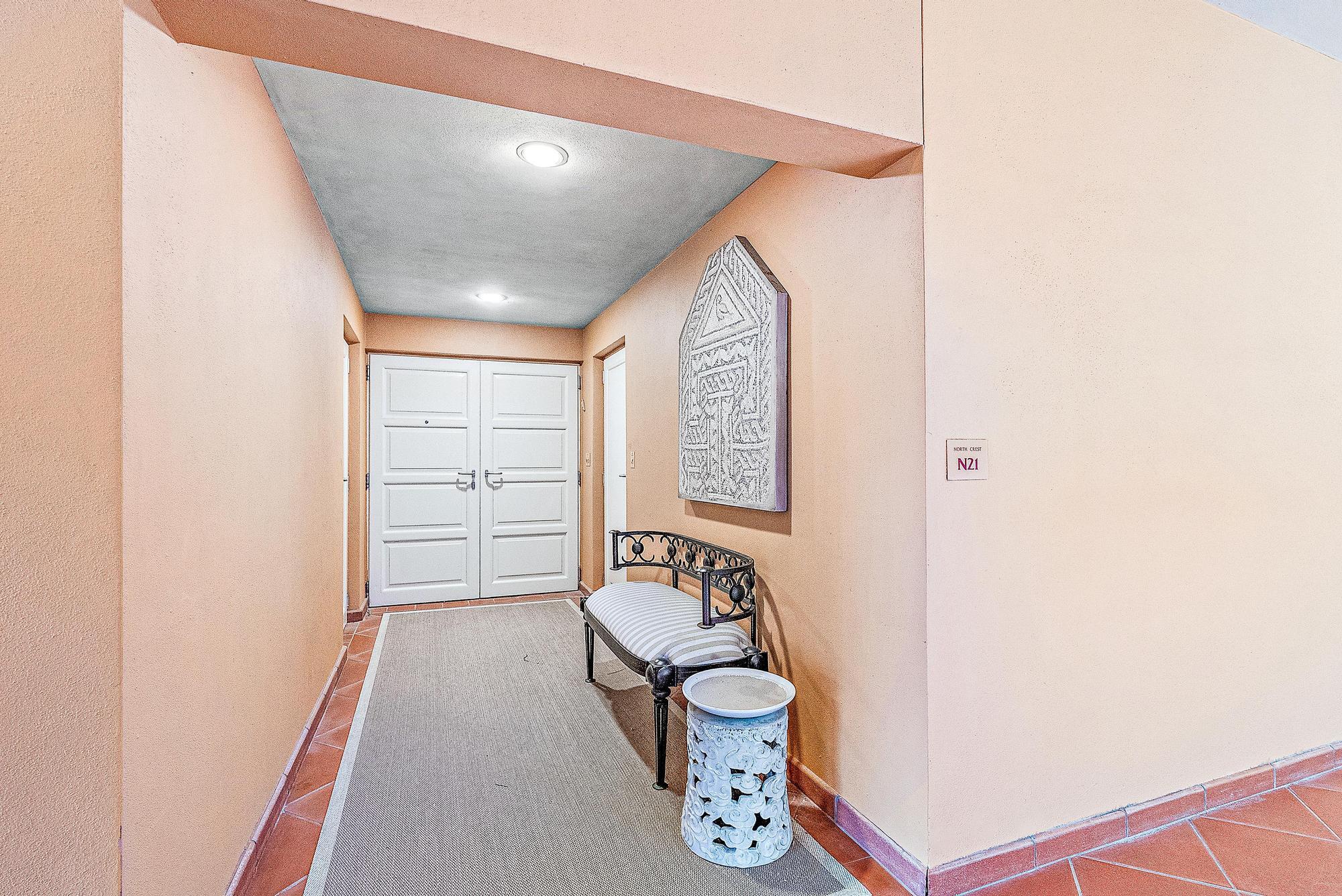 2 N Breakers Row N21