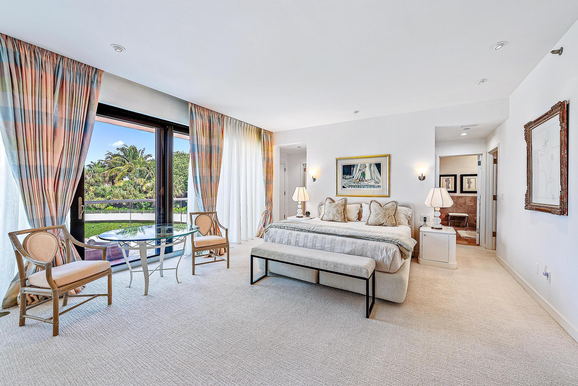 2 N Breakers Row N21