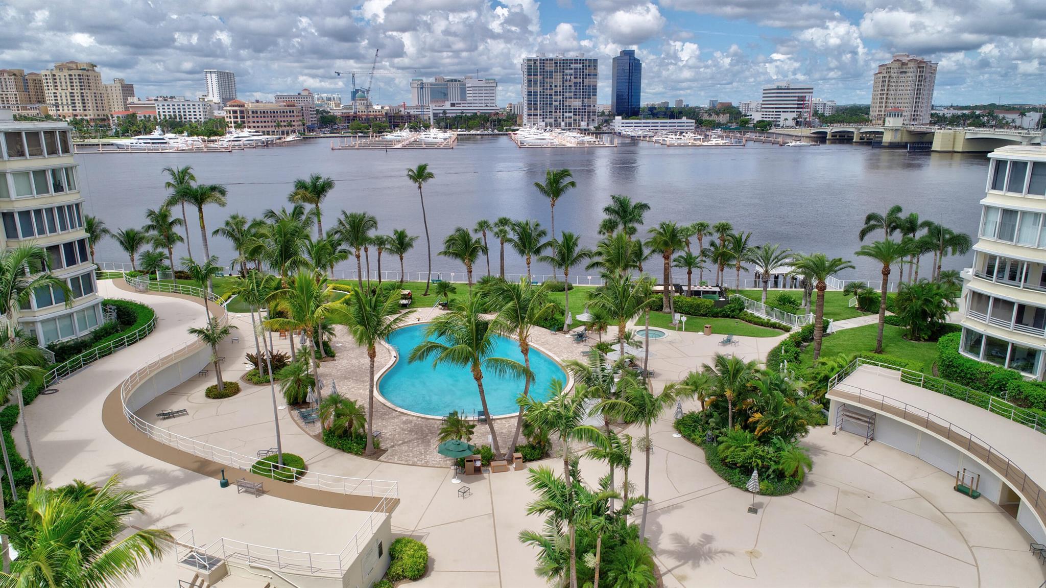 44 Cocoanut Row 315a/316a