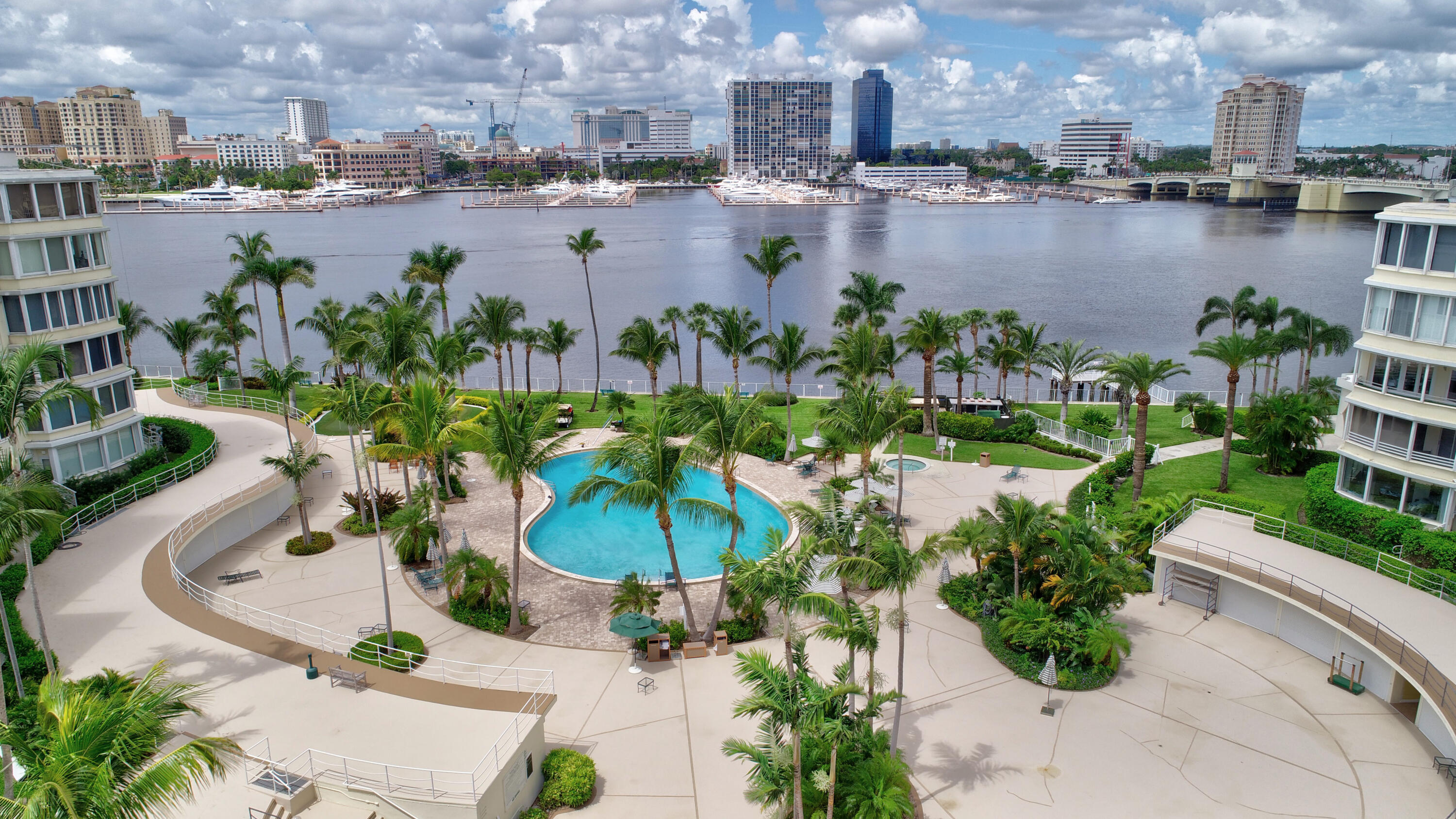 44 Cocoanut Row 315a/316a