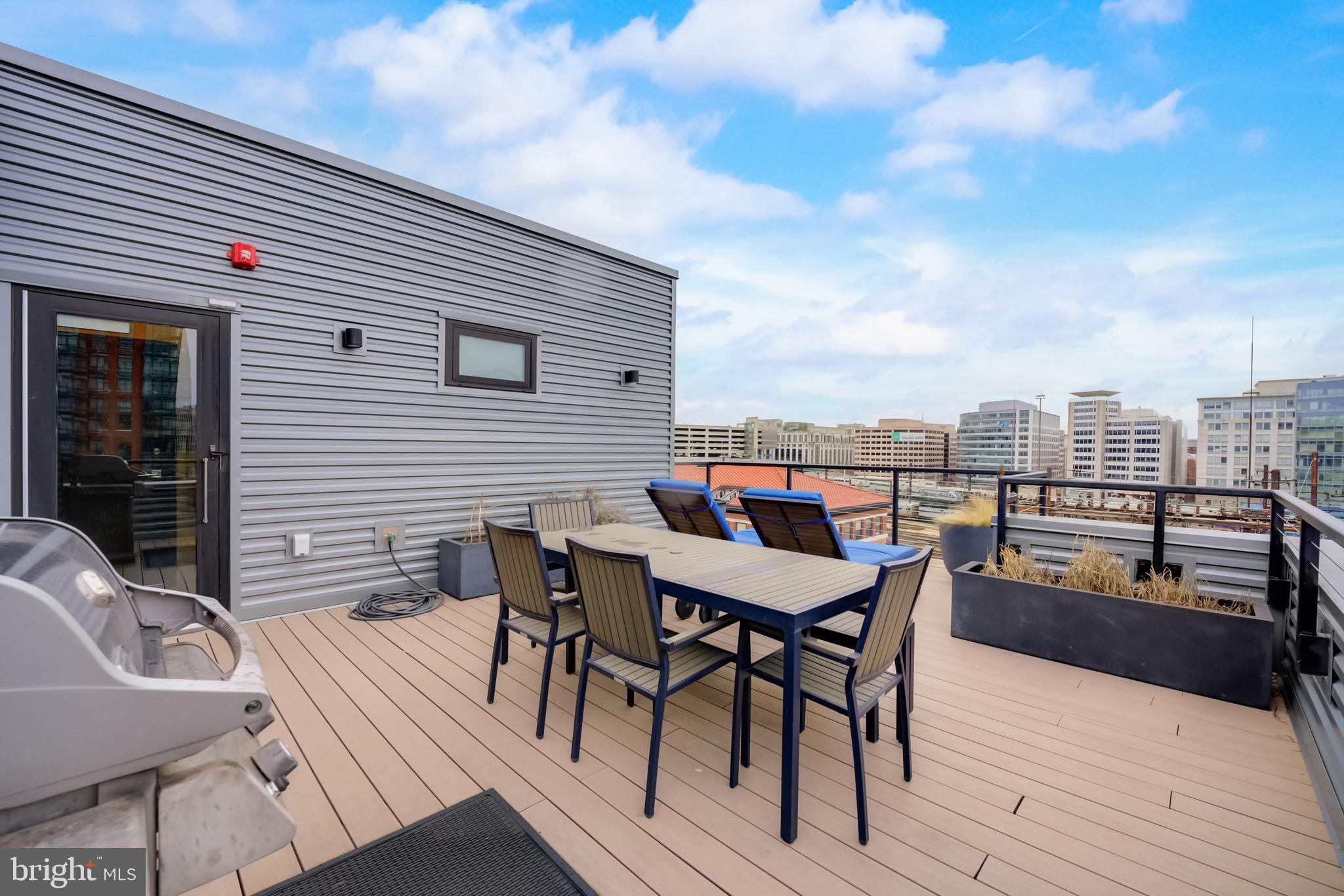 911 2nd STREET NE Unit: 104