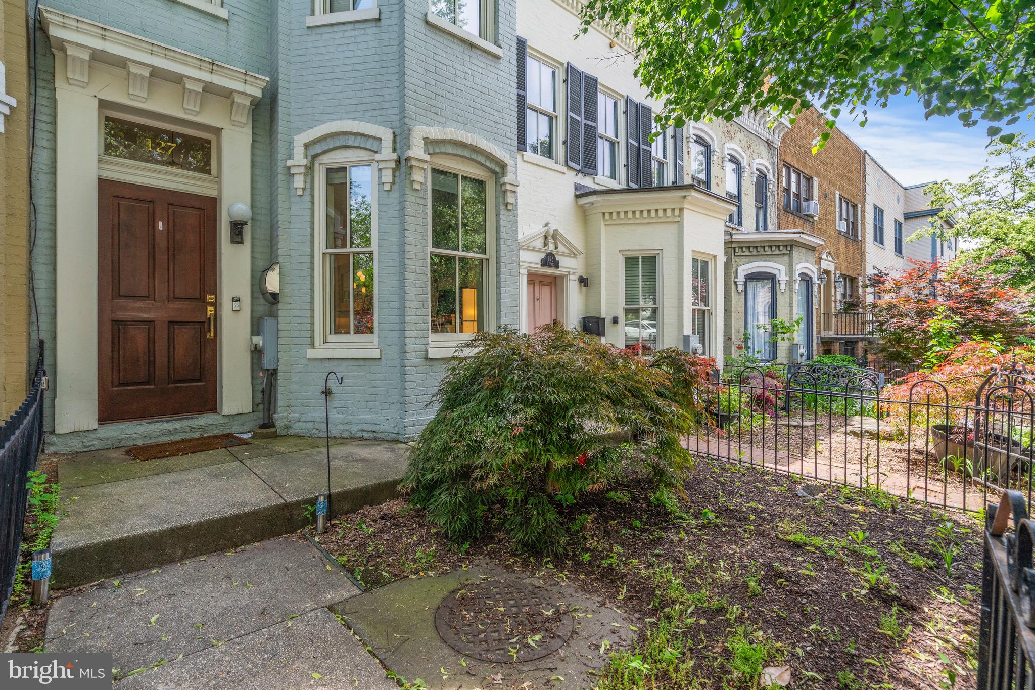 127 D St SE
