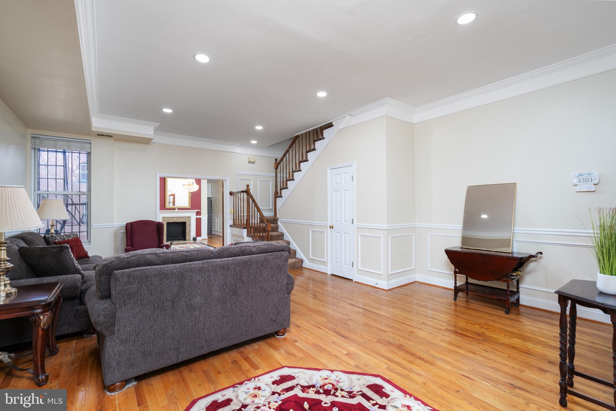 2226 1st St NW