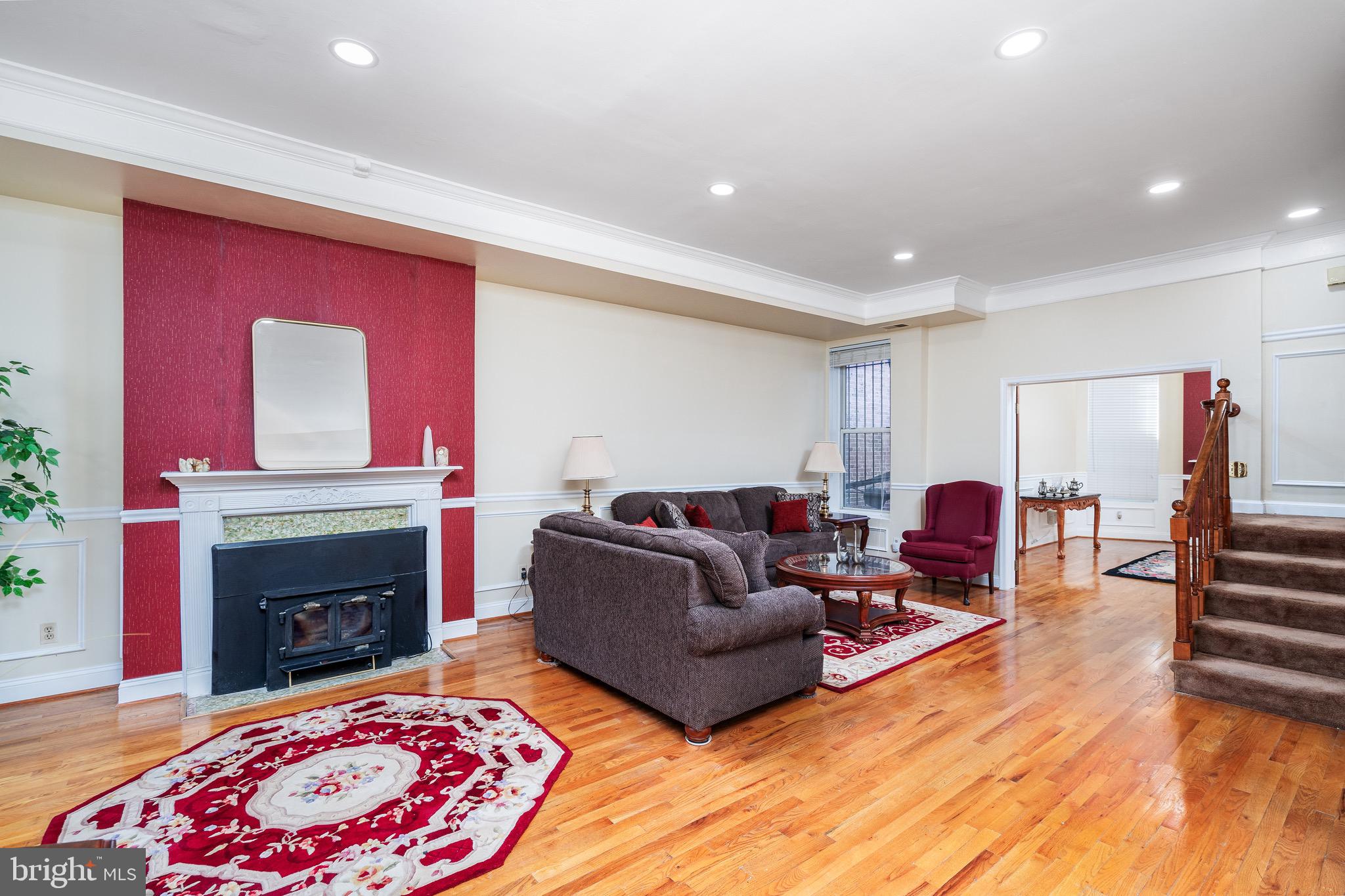 2226 1st St NW