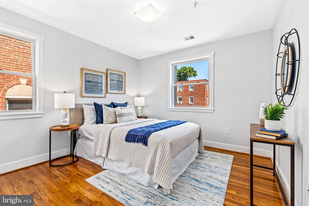 1628 C St SE #201