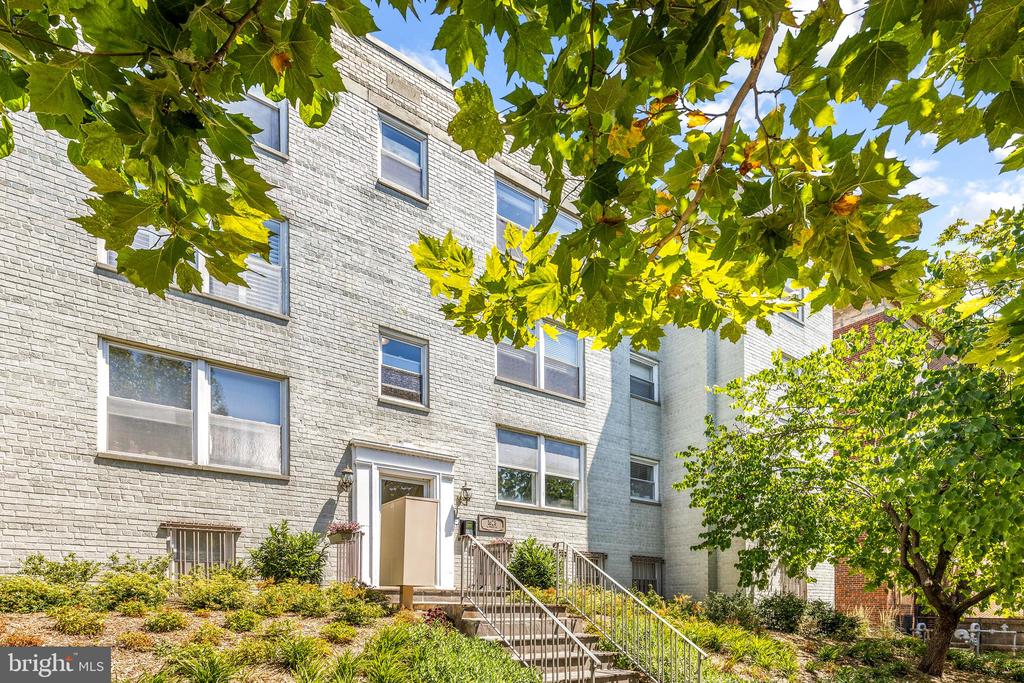 1628 C St SE #201