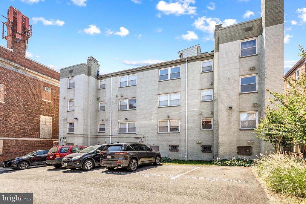 1628 C St SE #201