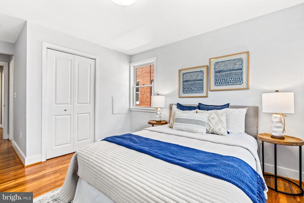 1628 C St SE #201