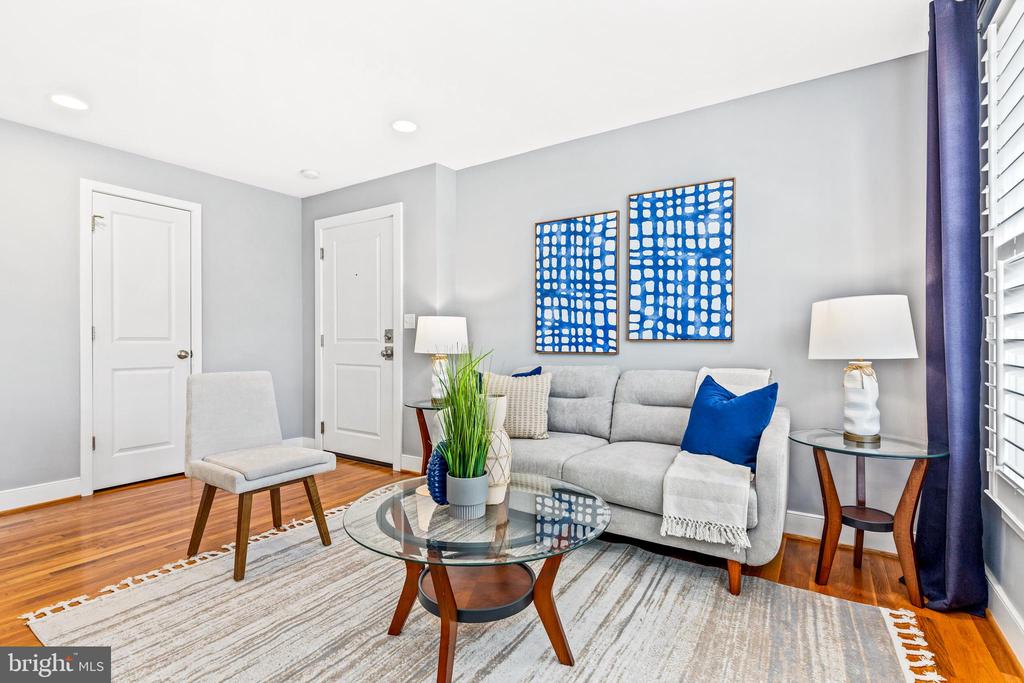 1628 C St SE #201