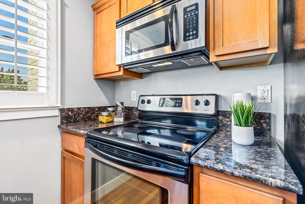 1628 C St SE #201