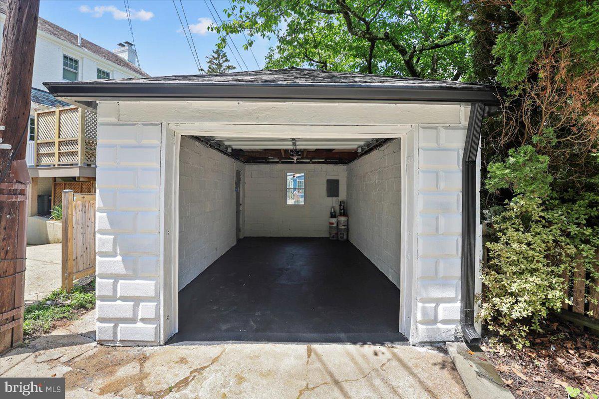 6219 WESTERN AVENUE NW